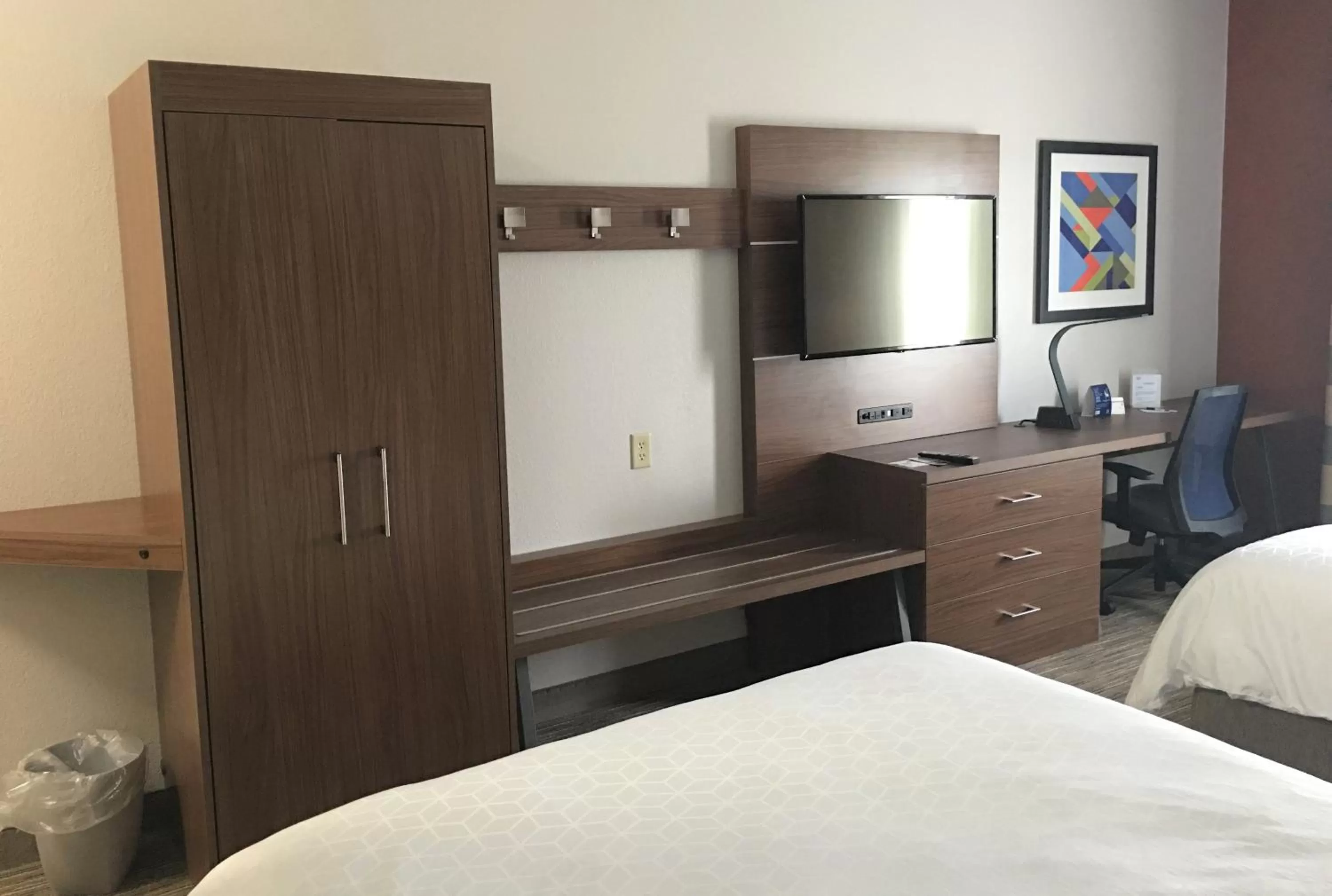 Photo of the whole room, Bed in Holiday Inn Express Greensburg by IHG