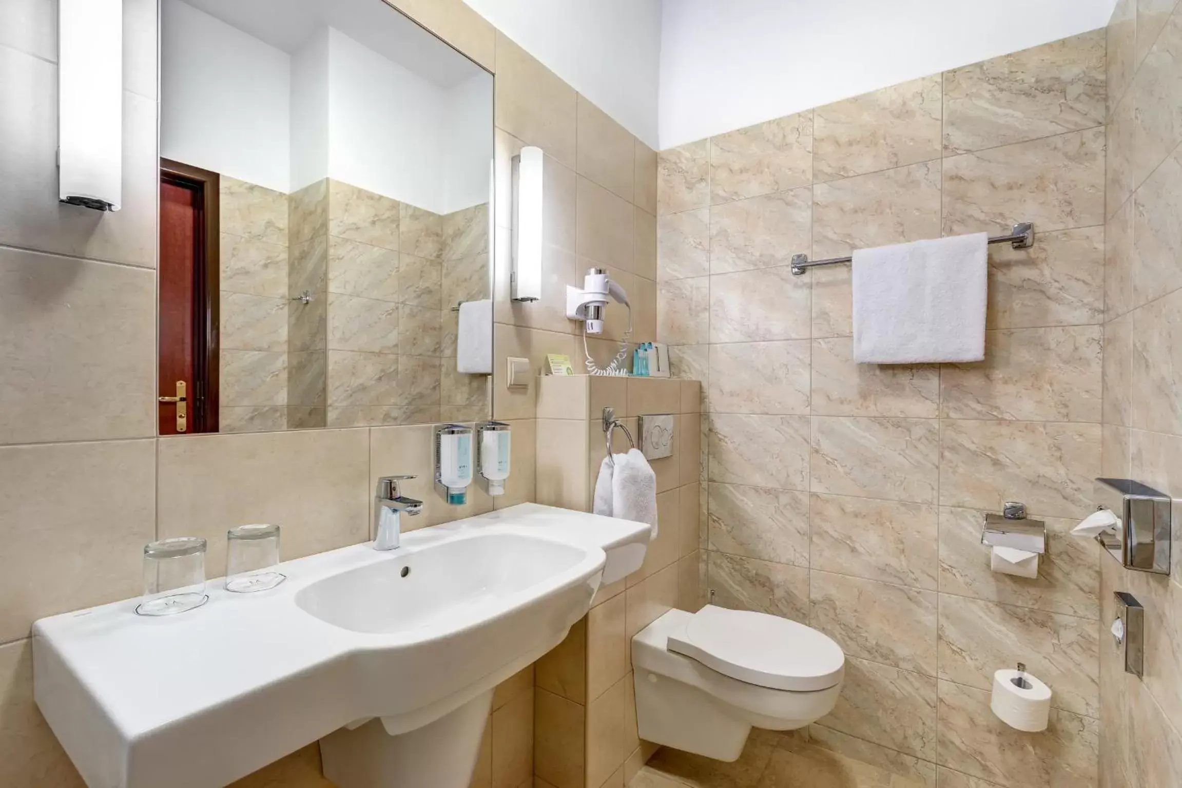 Toilet, Bathroom in Hotel Metropol