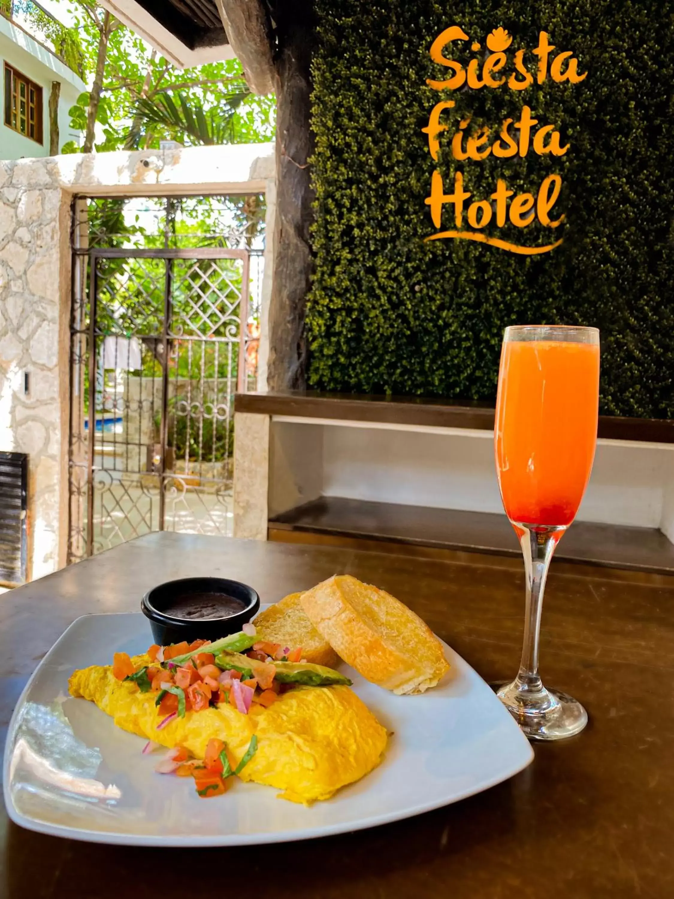 Breakfast in Siesta Fiesta Hotel - 5th Avenue
