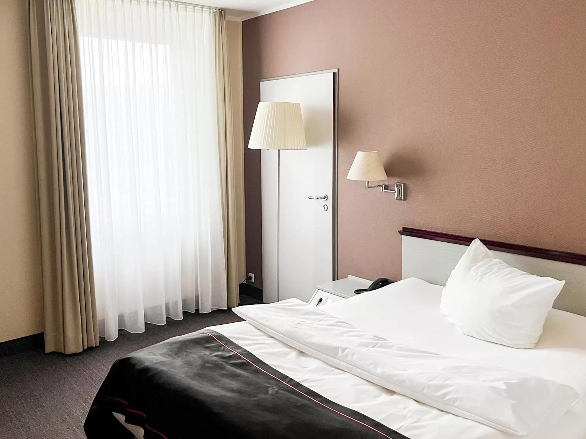 Photo of the whole room, Bed in DORMERO Hotel Dessau-Roßlau