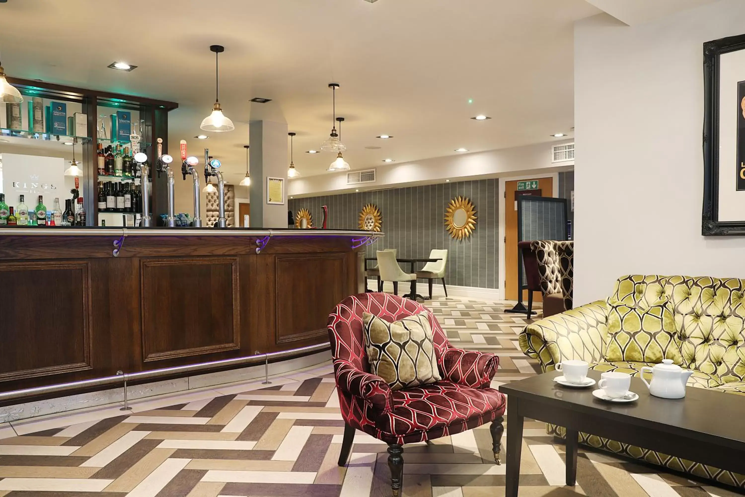 Lounge or bar in Mercure Darlington King's Hotel