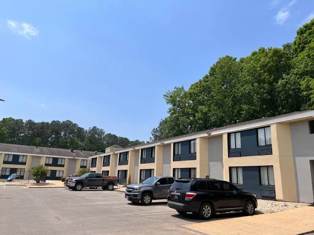 Property Building in Rodeway Inn Tuscaloosa near University