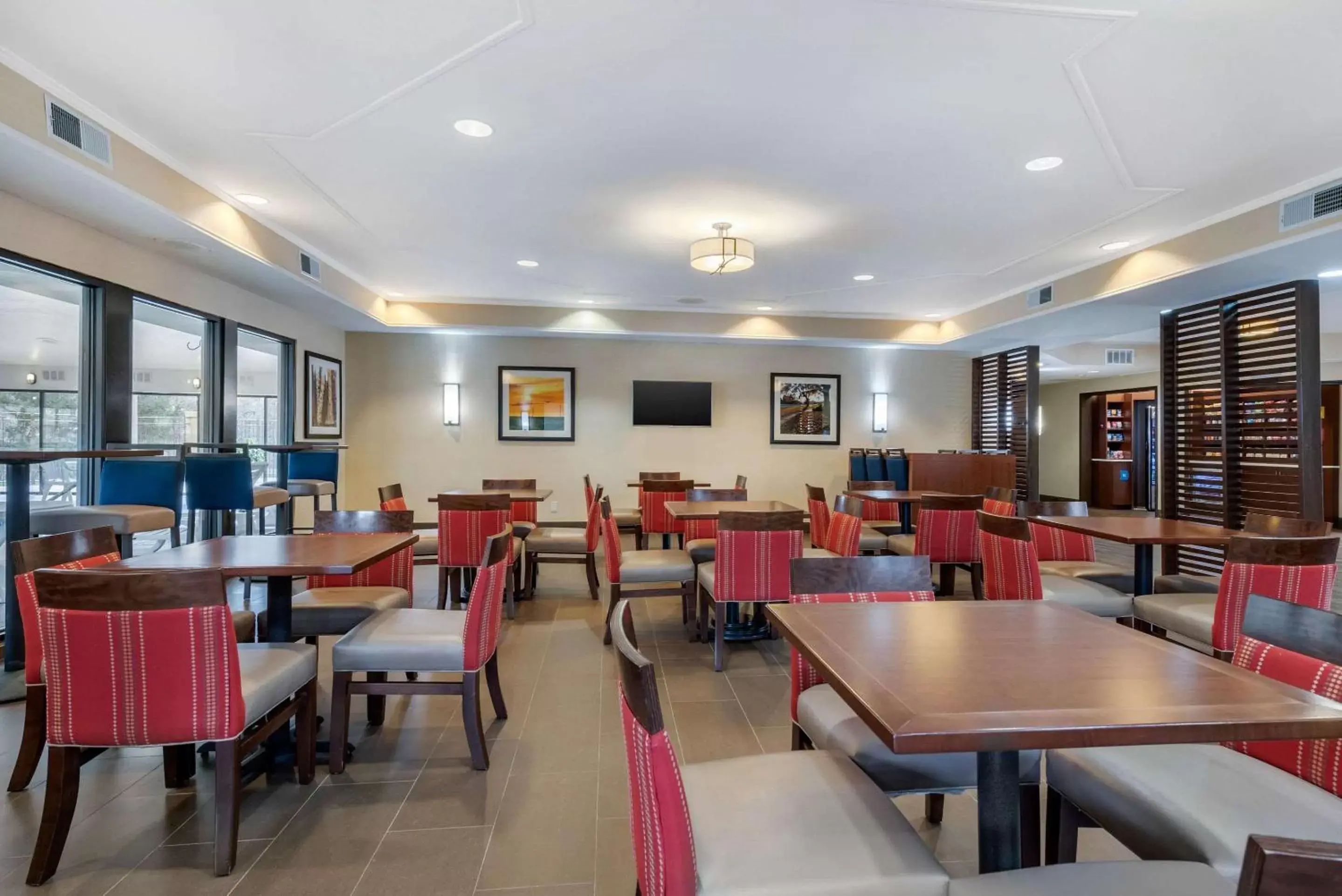 Restaurant/places to eat in Comfort Suites Lafayette University Area Restaurant/places to eat in Comfort Suites Lafayette University Area