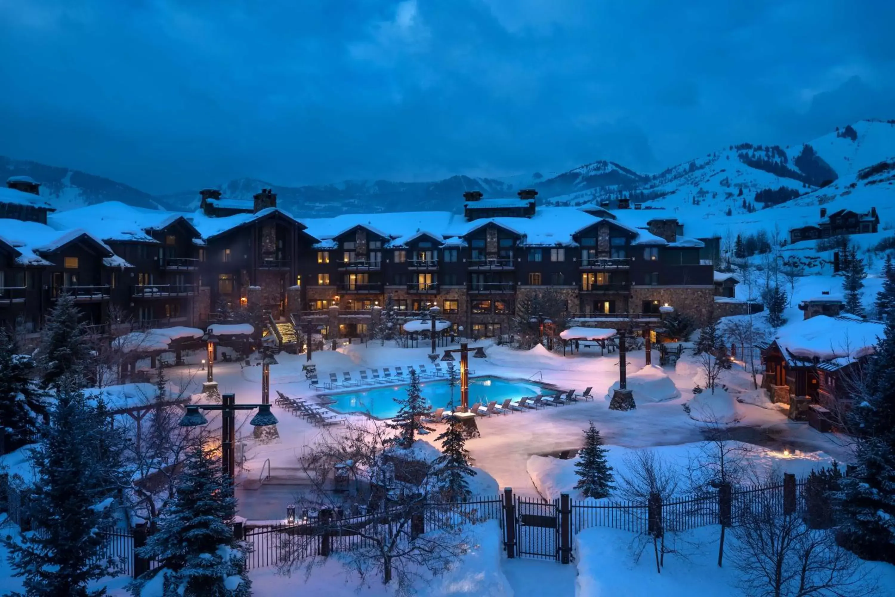 Property building, Pool View in Waldorf Astoria Park City