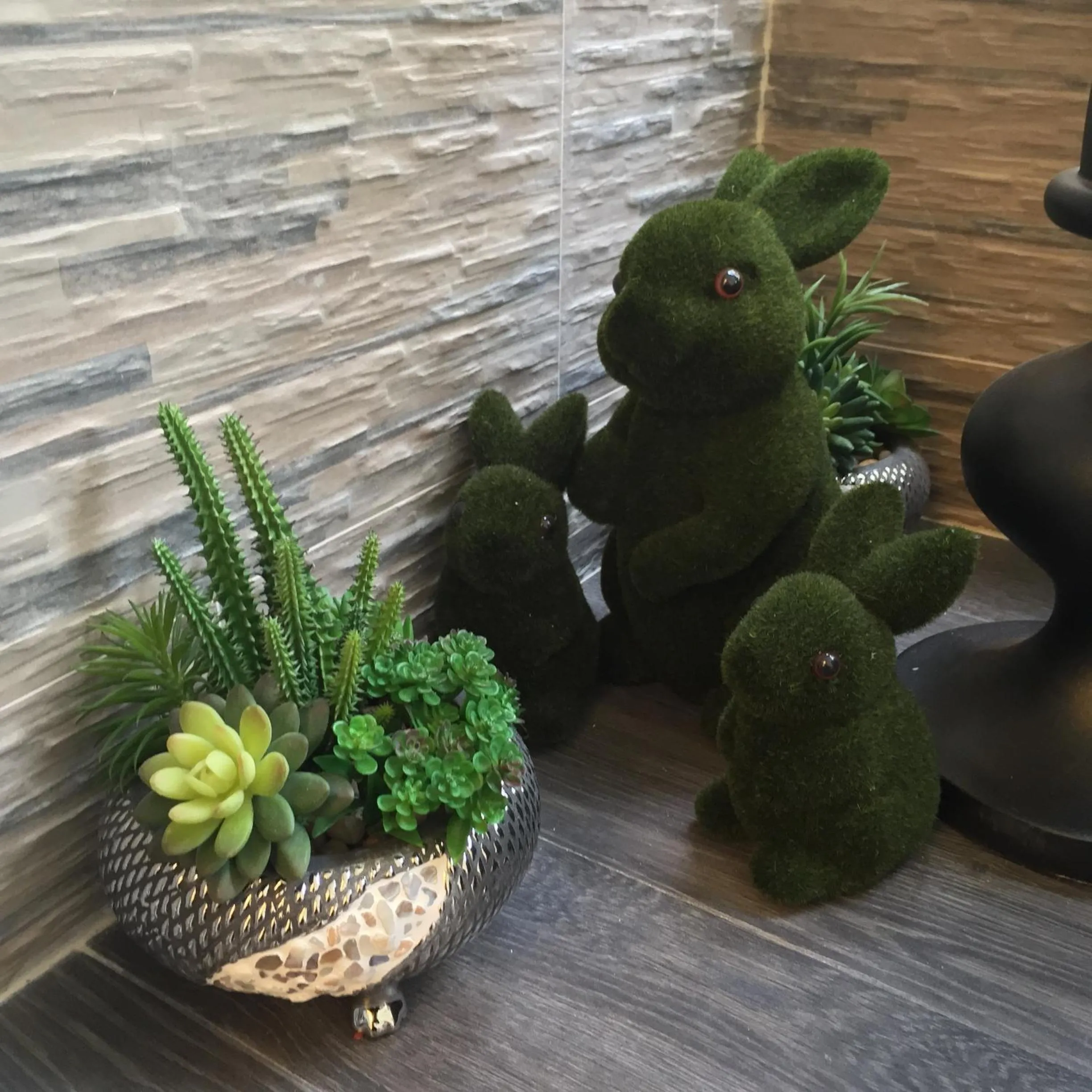 Decorative detail in Seasons Hotel - Causeway Bay