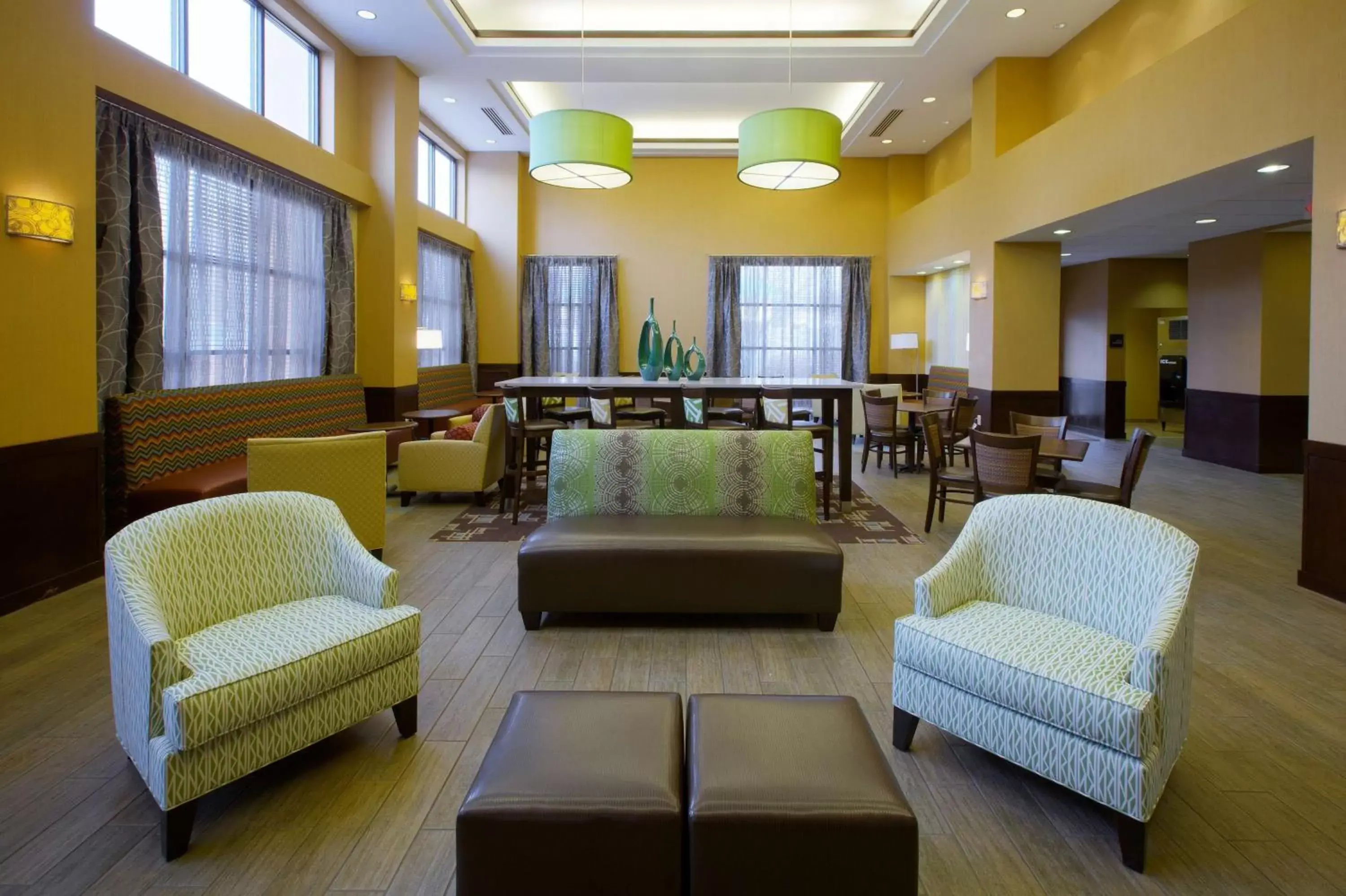 Lobby or reception in Hampton Inn & Suites Burlington