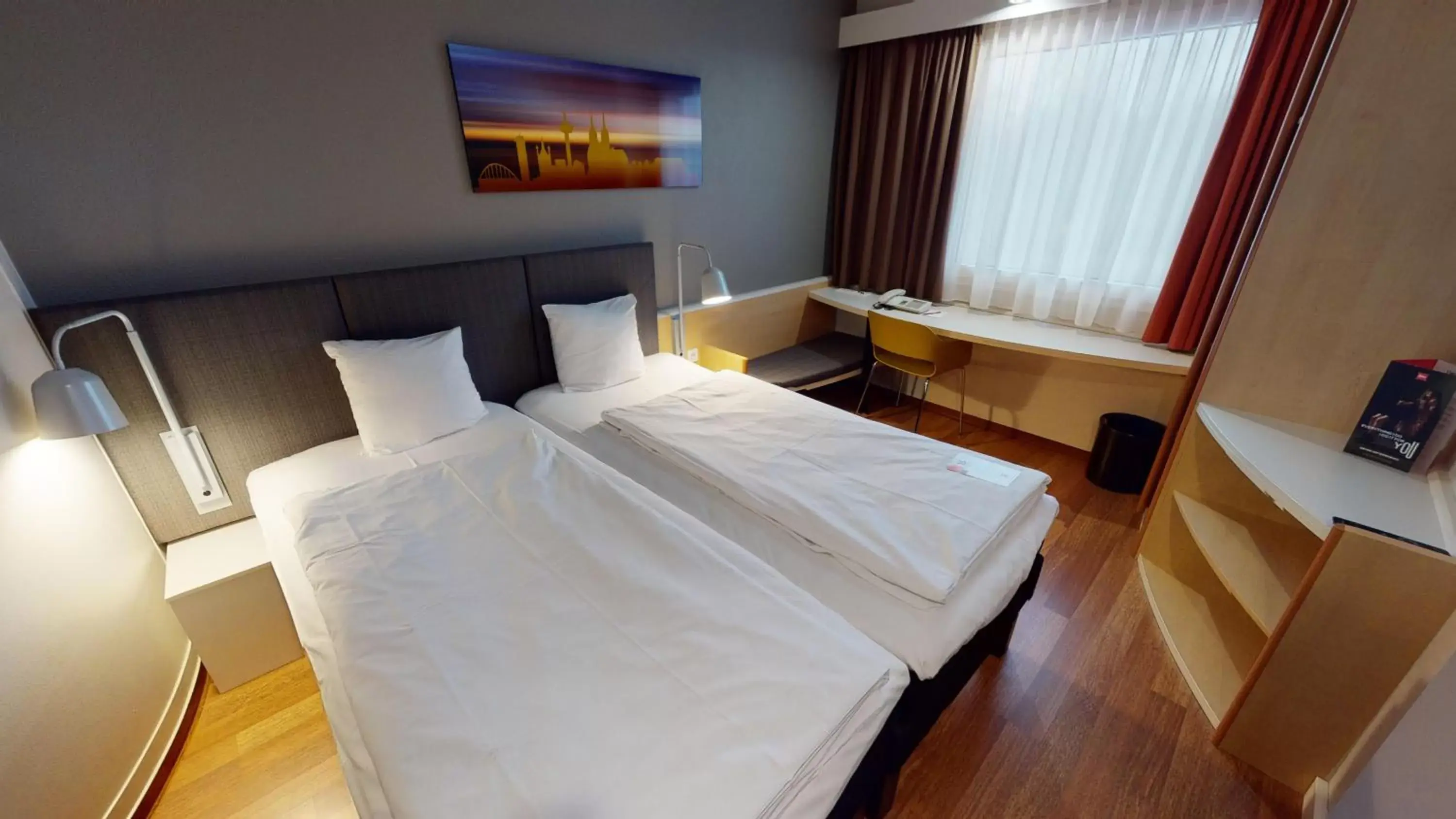 Bed in ibis Hotel Köln Airport