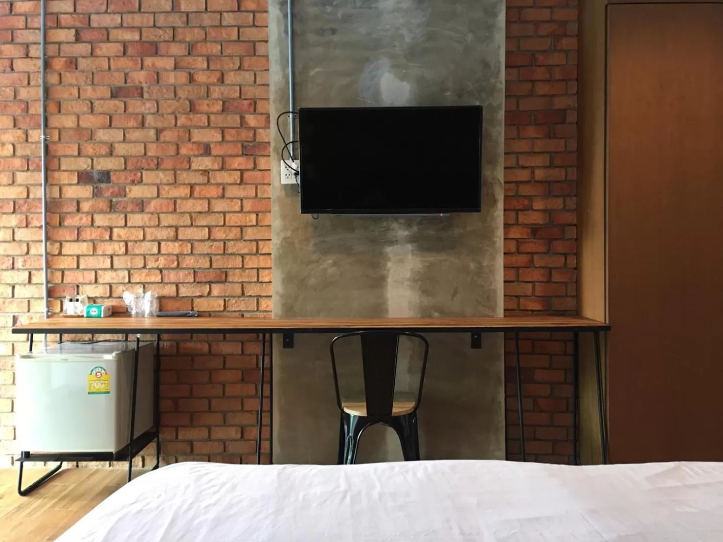 Bed, TV/Entertainment Center in De Nan Hotel