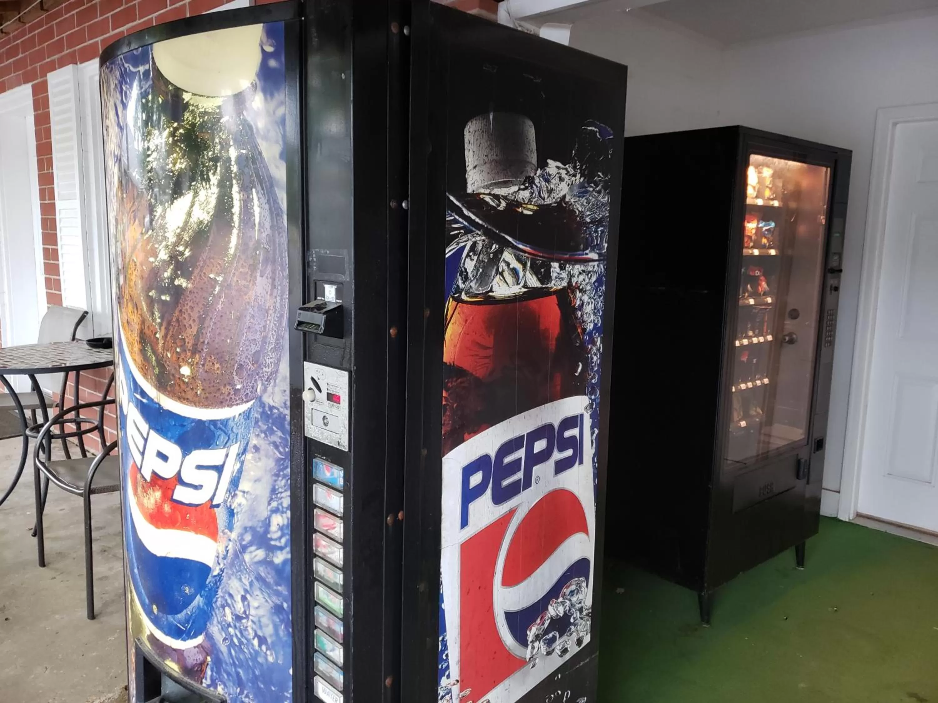 Food in Early American Motel