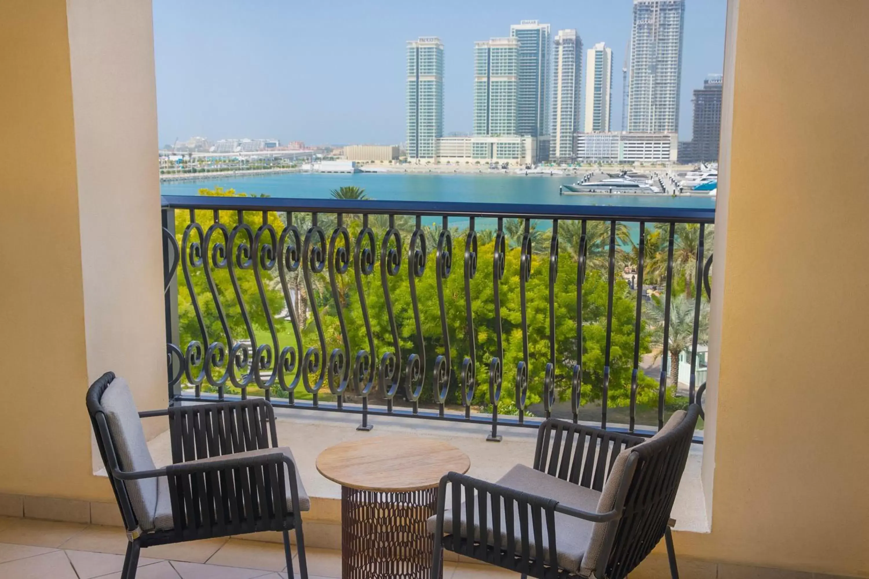 Lounge or bar, Balcony/Terrace in The Westin Dubai Mina Seyahi Beach Resort and Waterpark