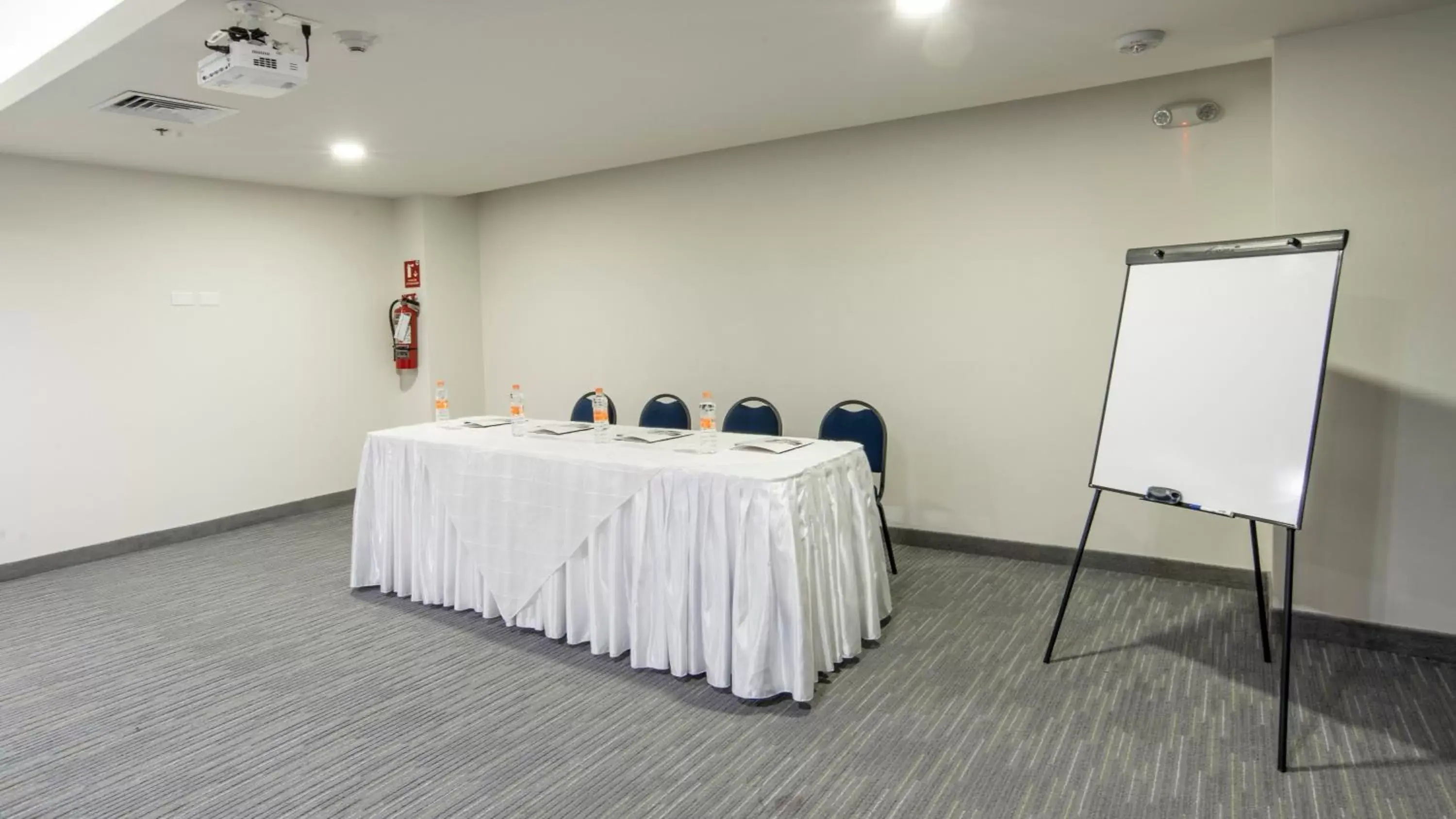 Meeting/conference room in Holiday Inn Express & Suites - Ciudad Obregon, an IHG Hotel