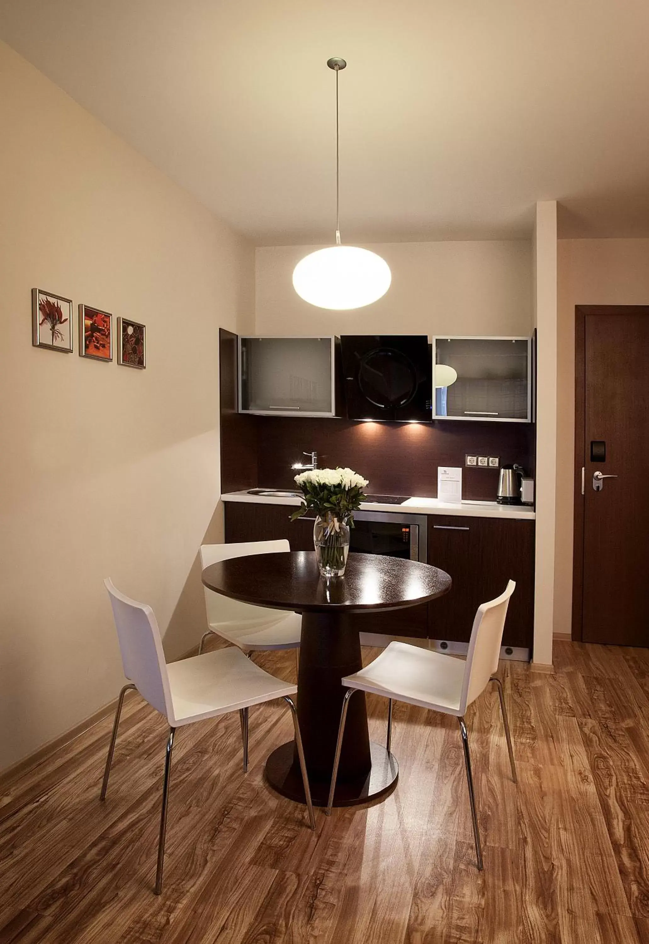 Dining area, Kitchen/Kitchenette in Ararat All Suites Hotel Klaipeda