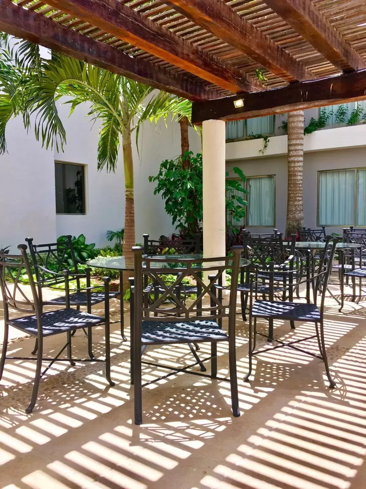 Patio, Restaurant/Places to Eat in Ambiance Suites