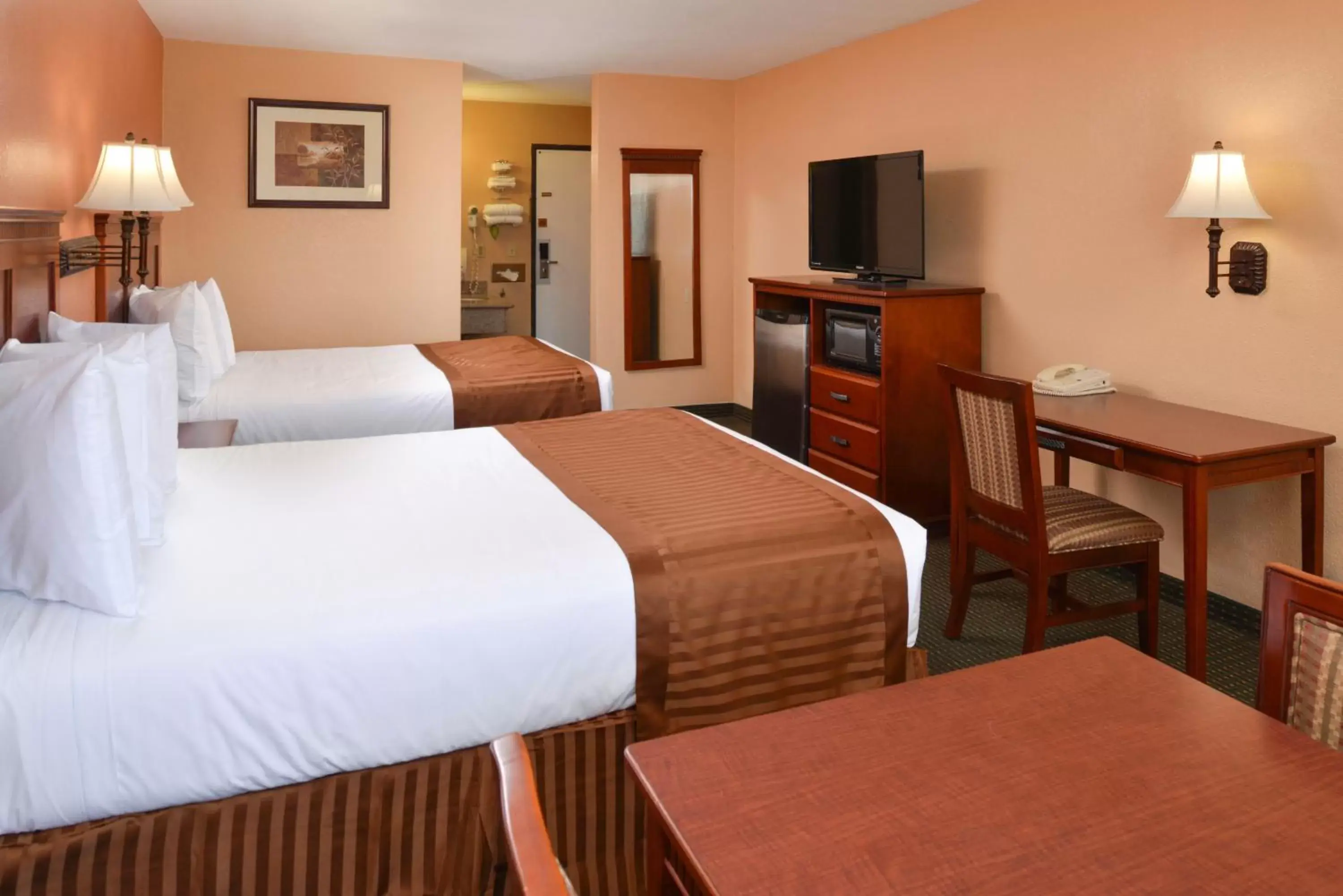 Bed in Americas Best Value Inn & Suites-East Bakersfield