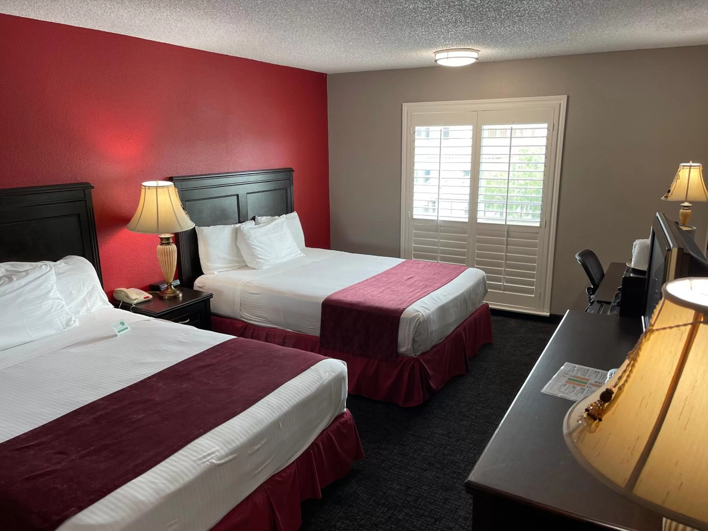 Bed in Laguna Hills Lodge-Irvine Spectrum