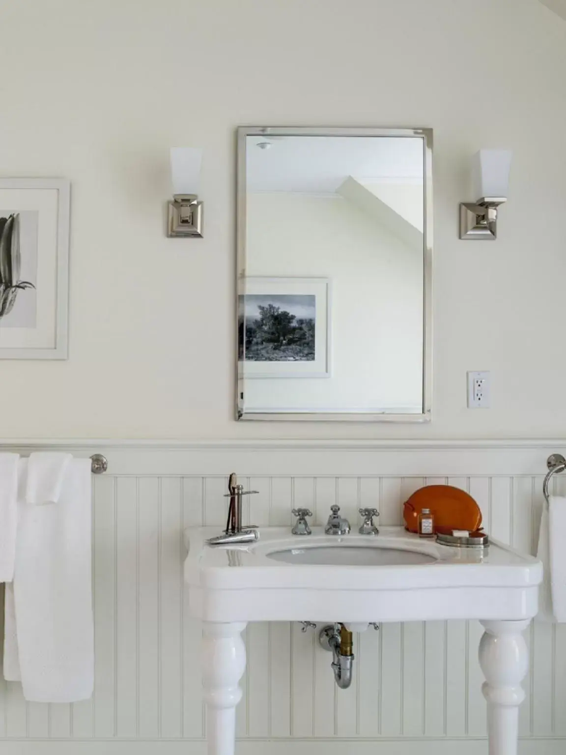 Decorative detail, Bathroom in The White Hart