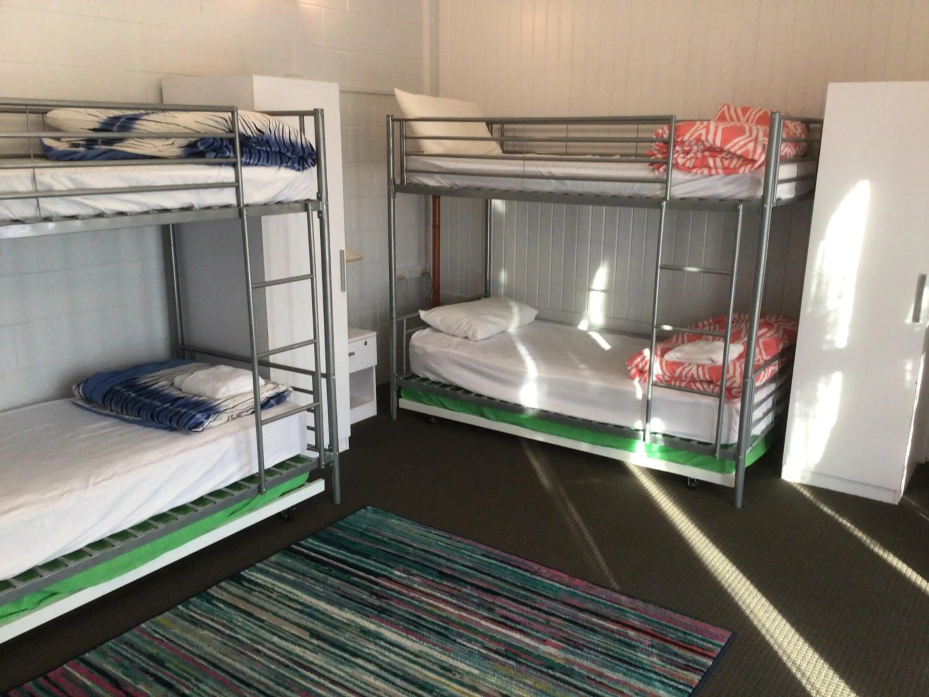 bunk bed, Bed in Arkana Motel