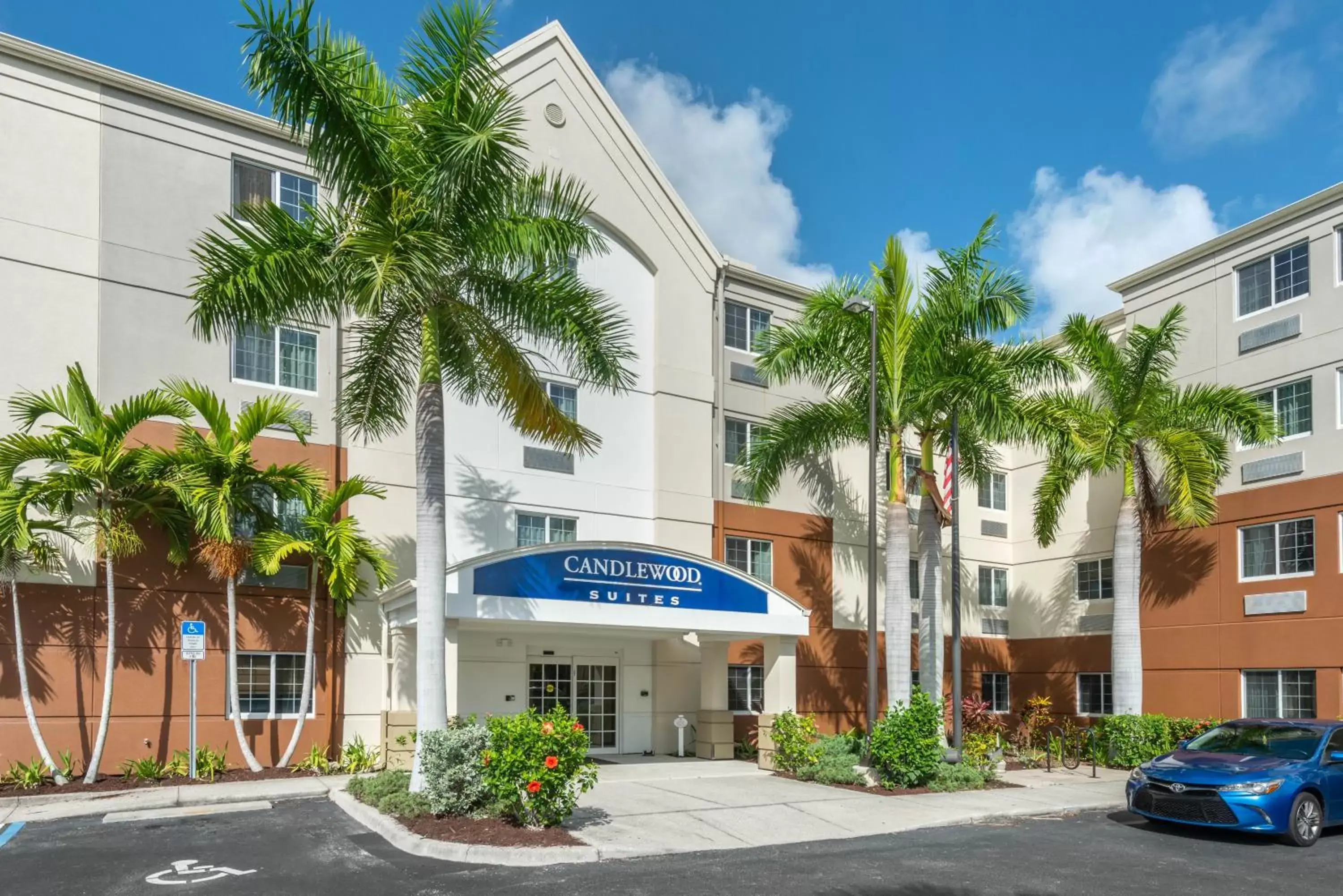 Property Building in Candlewood Suites Fort Myers/Sanibel Gateway, an IHG Hotel