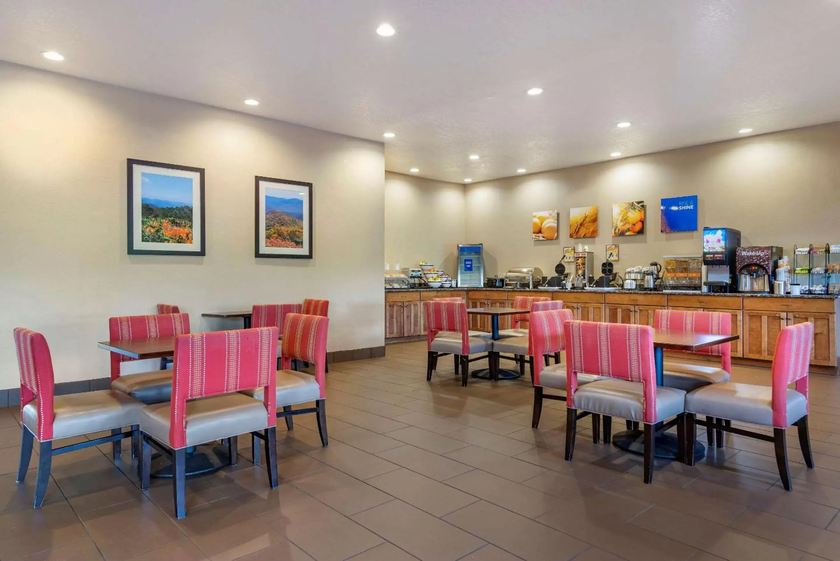 Restaurant/Places to Eat in Comfort Inn & Suites Blue Ridge