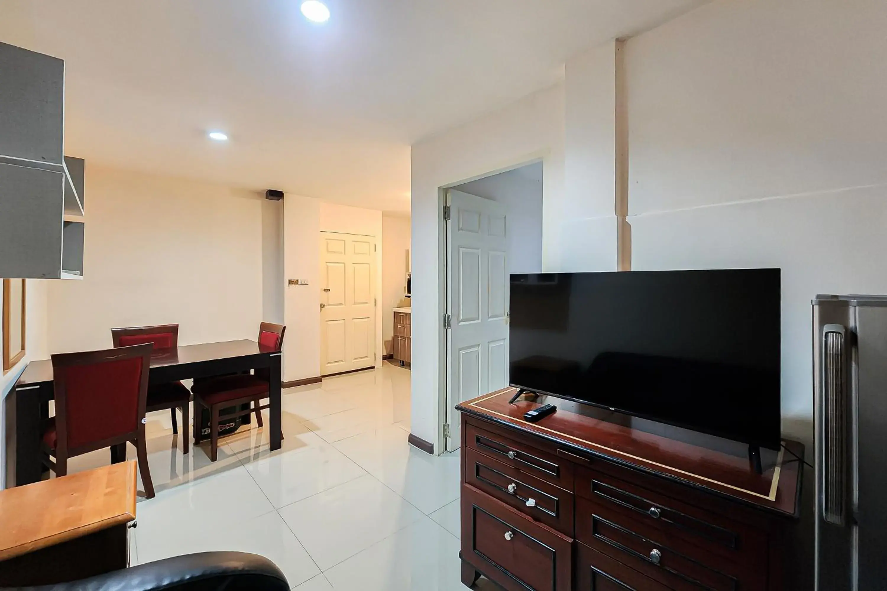 TV and multimedia, TV/Entertainment Center in Cordia Residence Sathorn