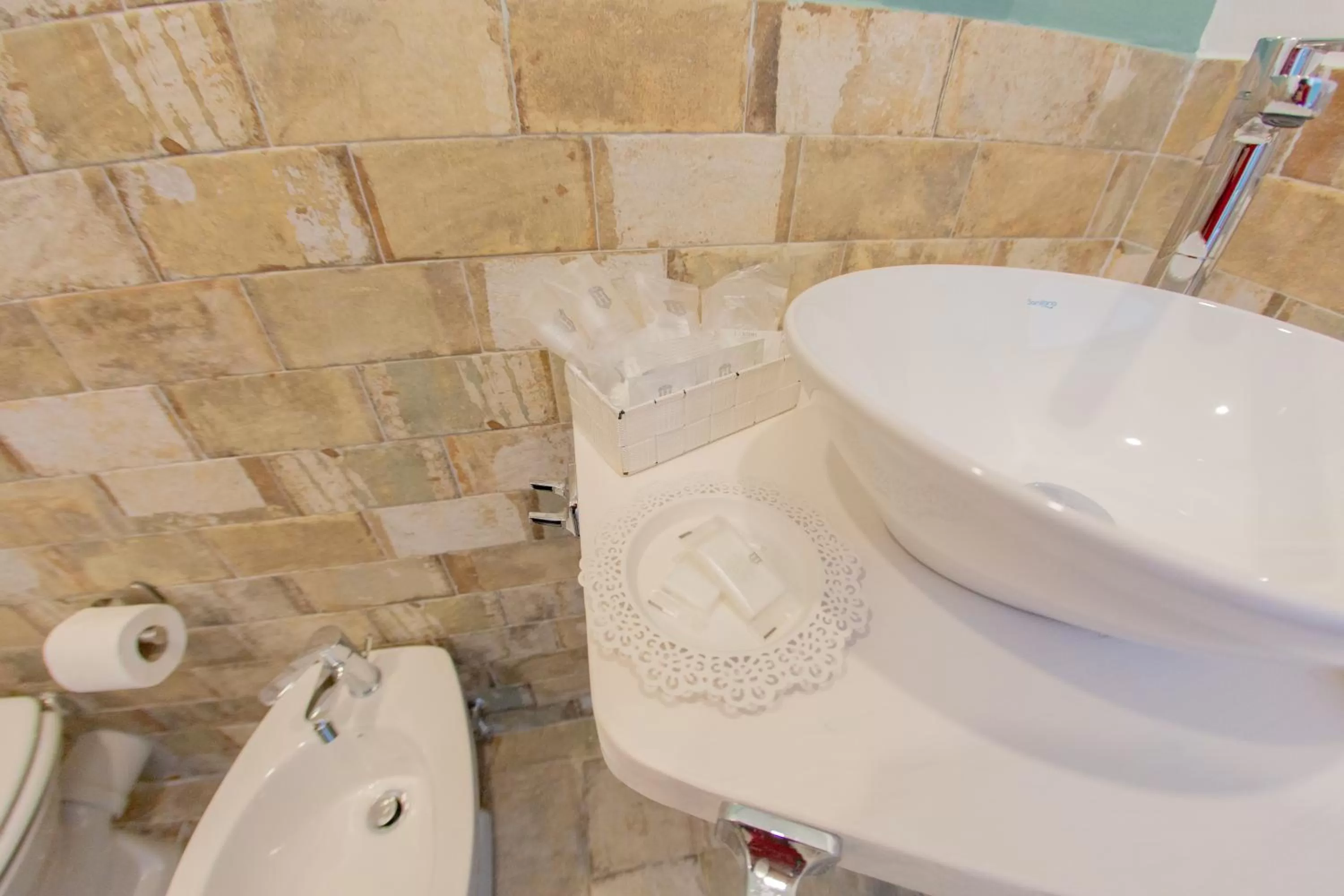 Shower in Civico 364