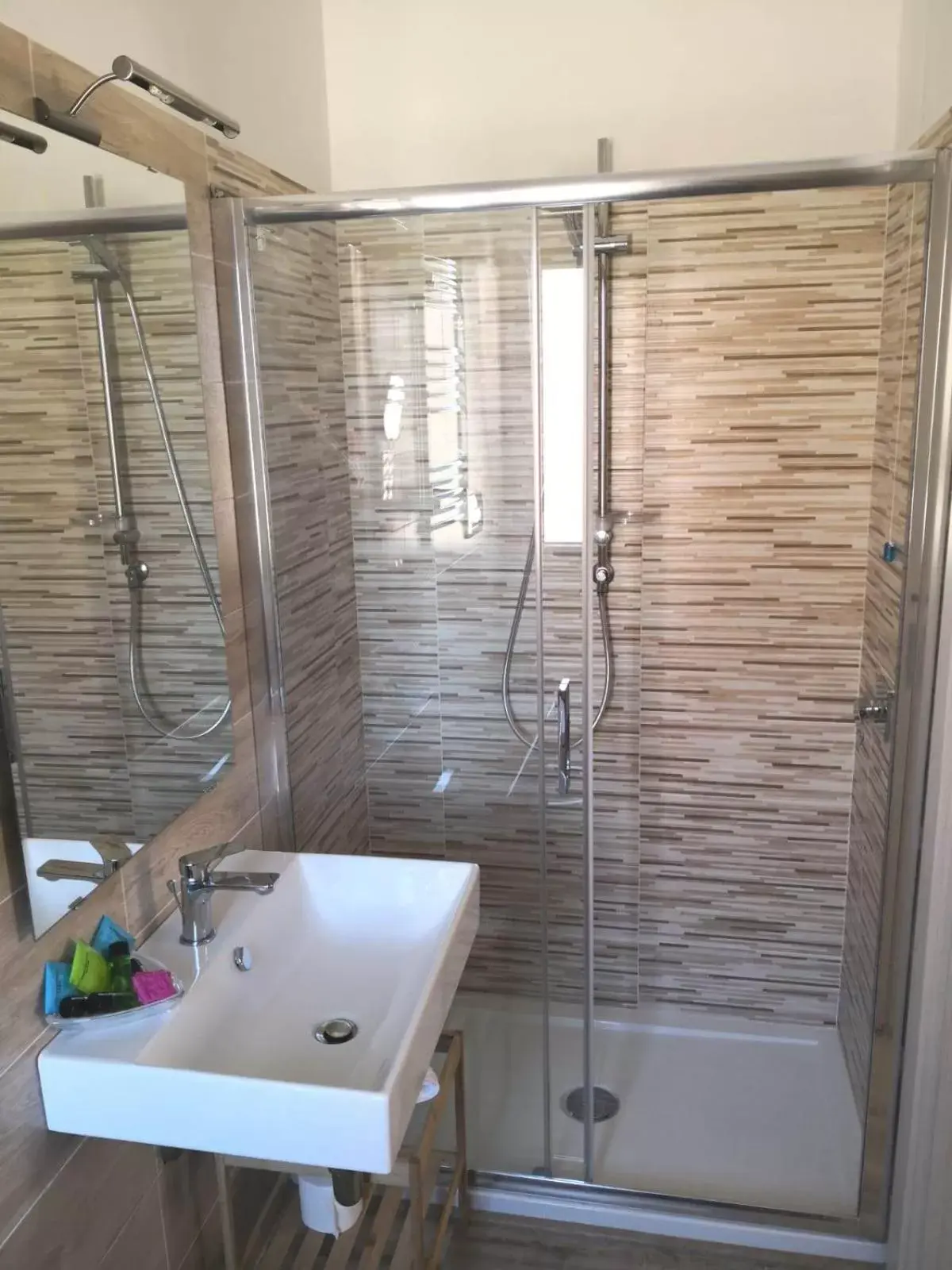 Shower, Bathroom in Michelangelo Home B&B