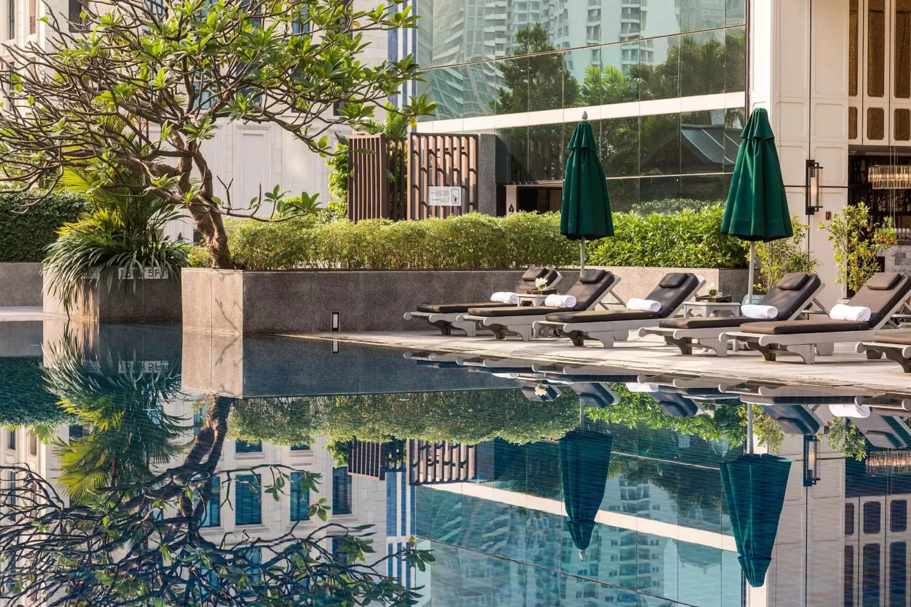 Swimming Pool in The Athenee Hotel, a Luxury Collection Hotel, Bangkok