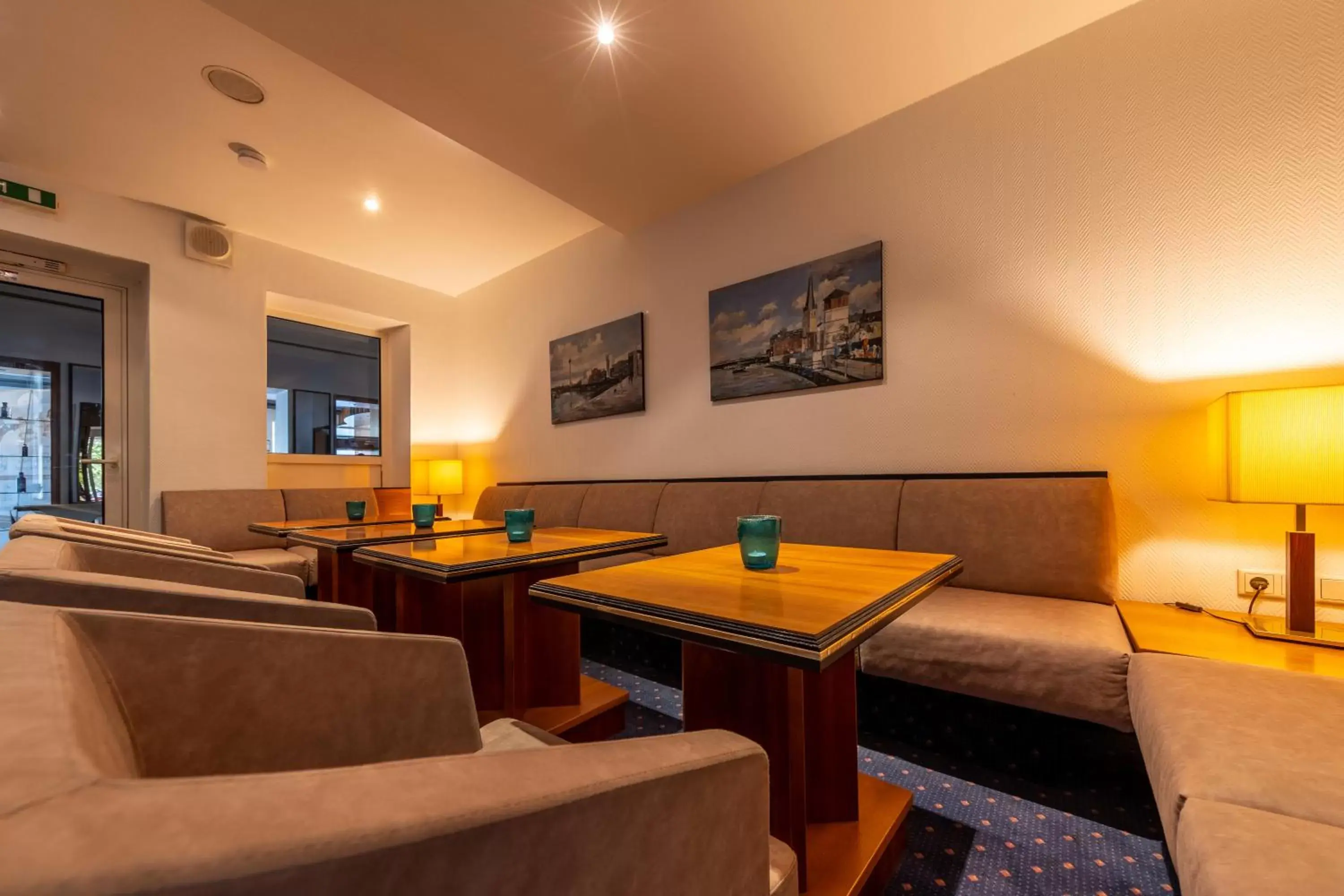 Lounge or bar, Seating Area in Trip Inn Hotel Esplanade