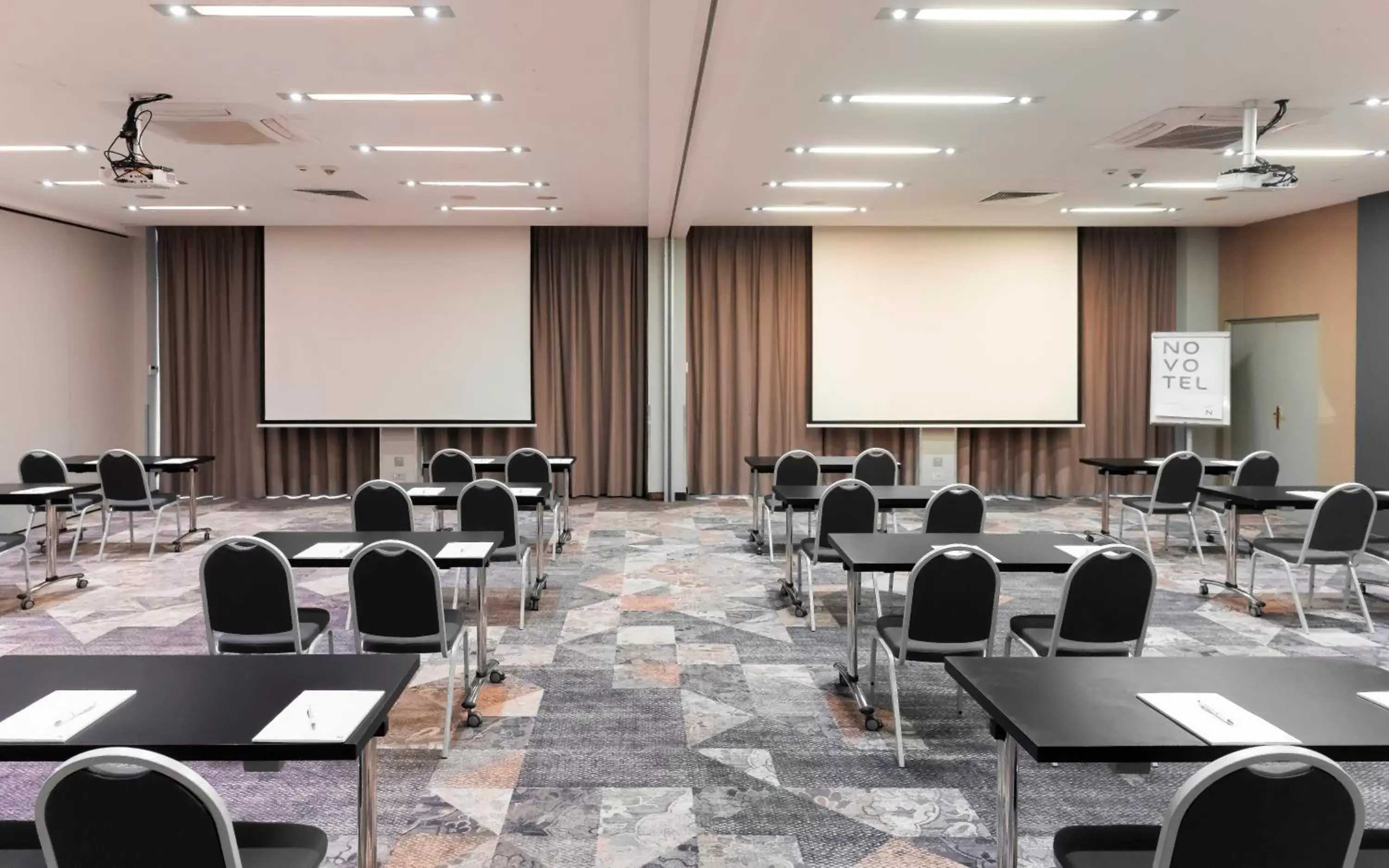 Meeting/conference room in Novotel Kraków City West