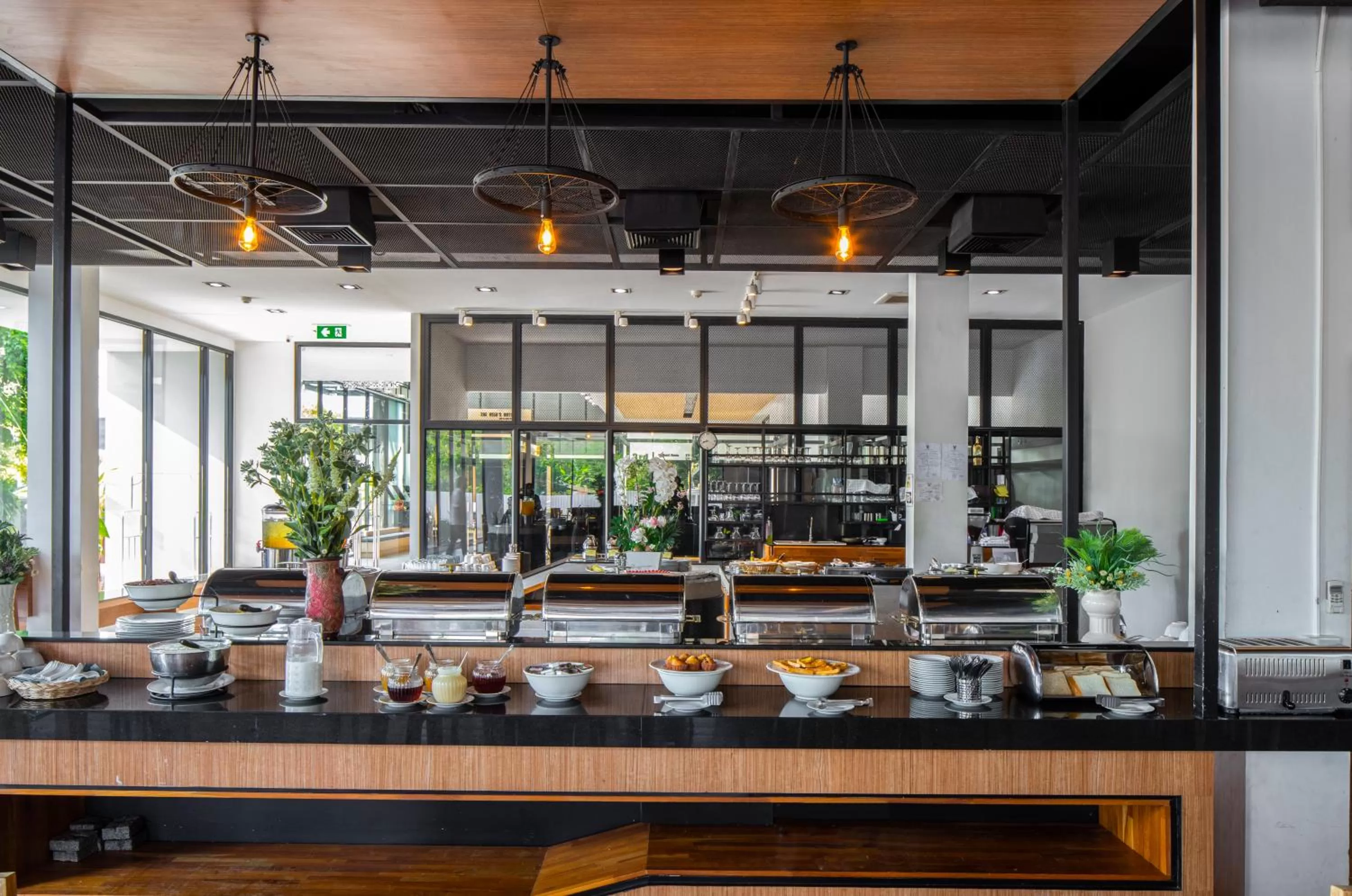 Restaurant/places to eat in The VELO'S Hotel and Pumptrack