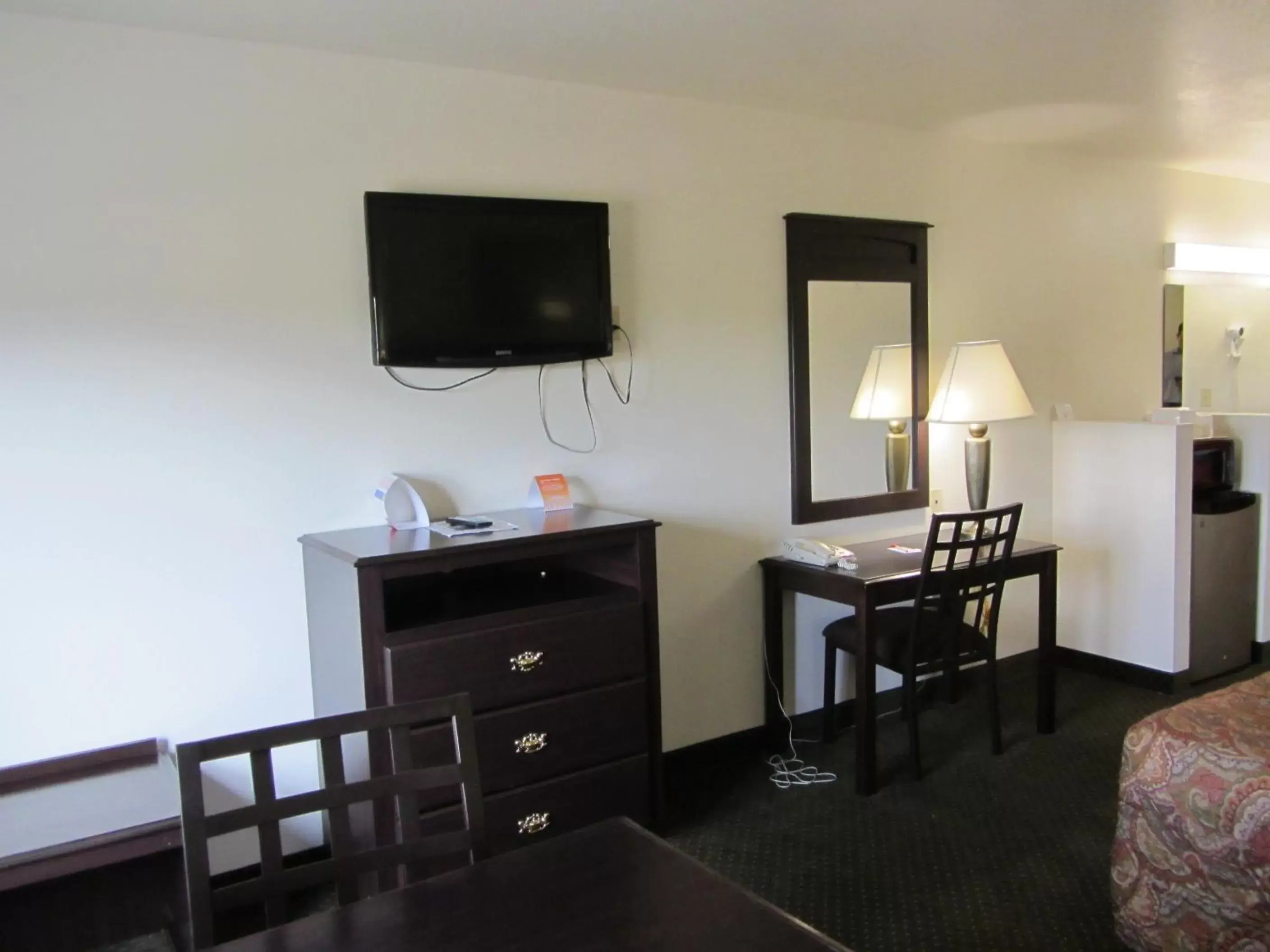 TV and multimedia, TV/Entertainment Center in Howard Johnson by Wyndham Lubbock TX