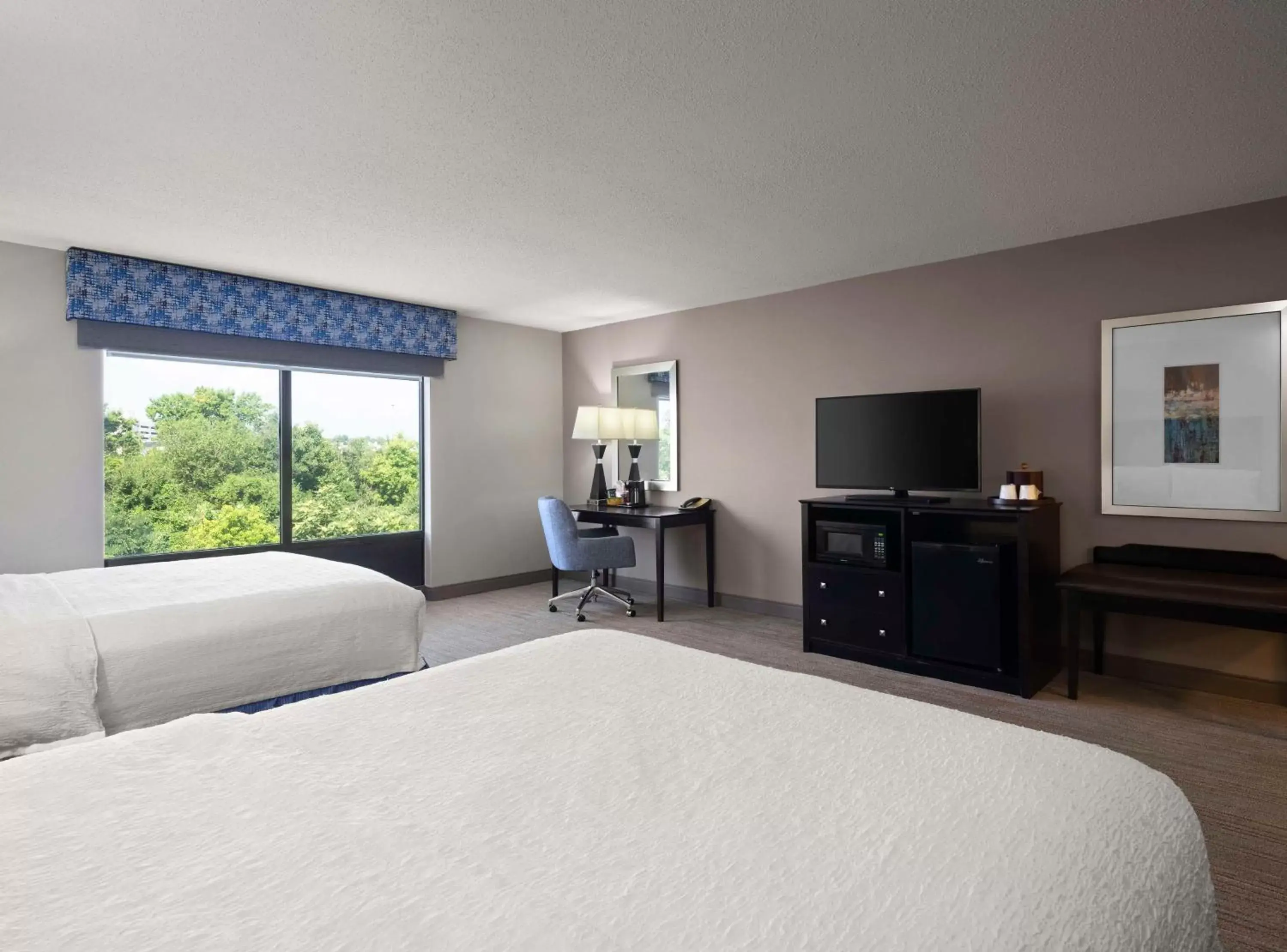 Bedroom, TV/Entertainment Center in Hampton Inn & Suites Arundel Mills/Baltimore