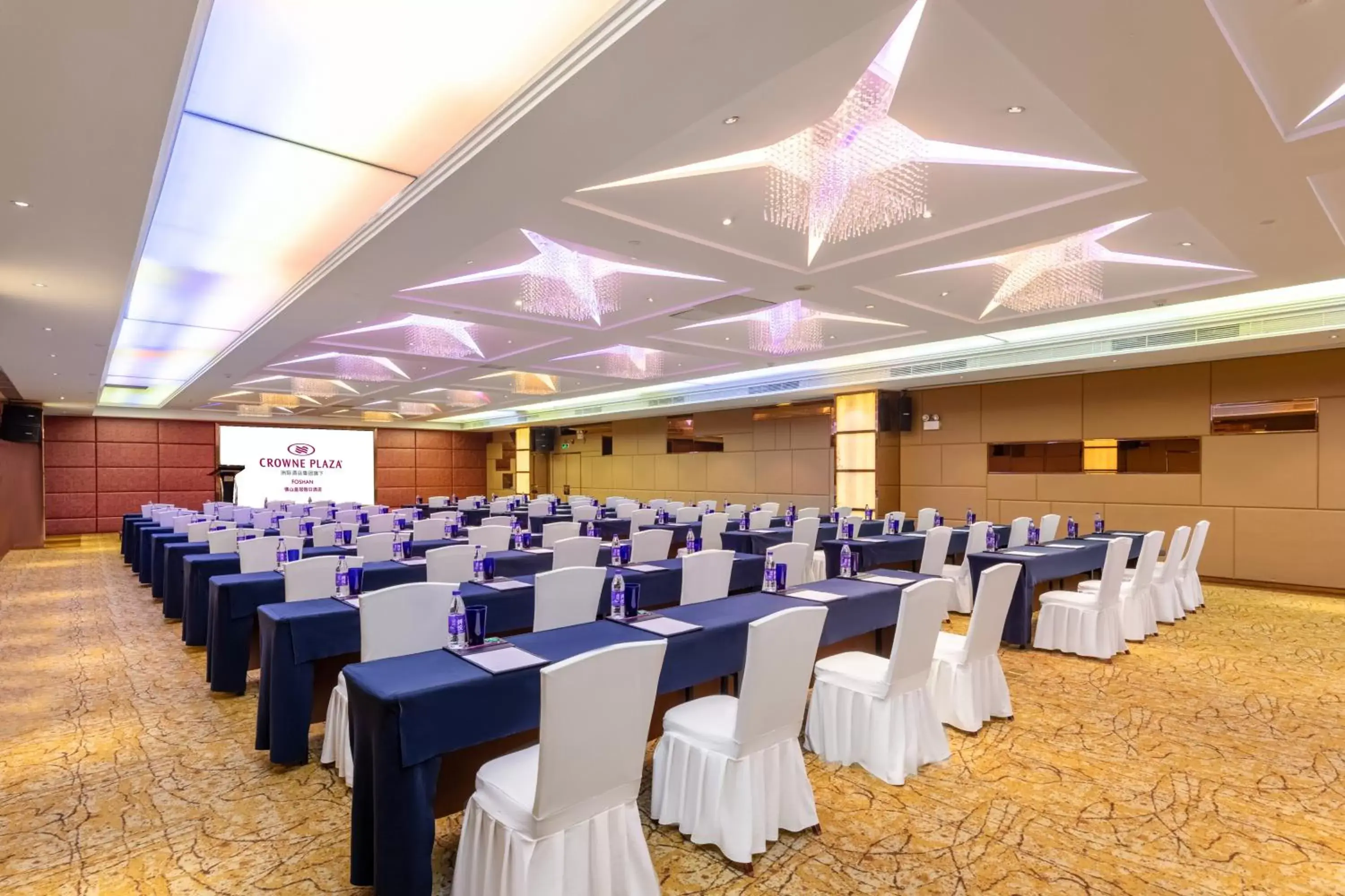 Meeting/conference room in Crowne Plaza Foshan, an IHG Hotel - Exclusive bus stations for HKSAR round-trips