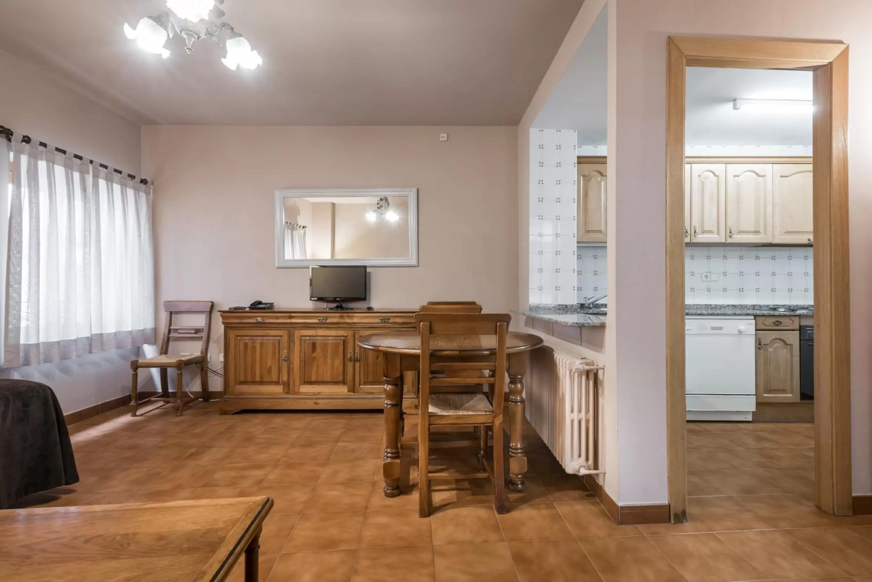 Kitchen or kitchenette, Dining Area in Riu Nere Mountain Apartments