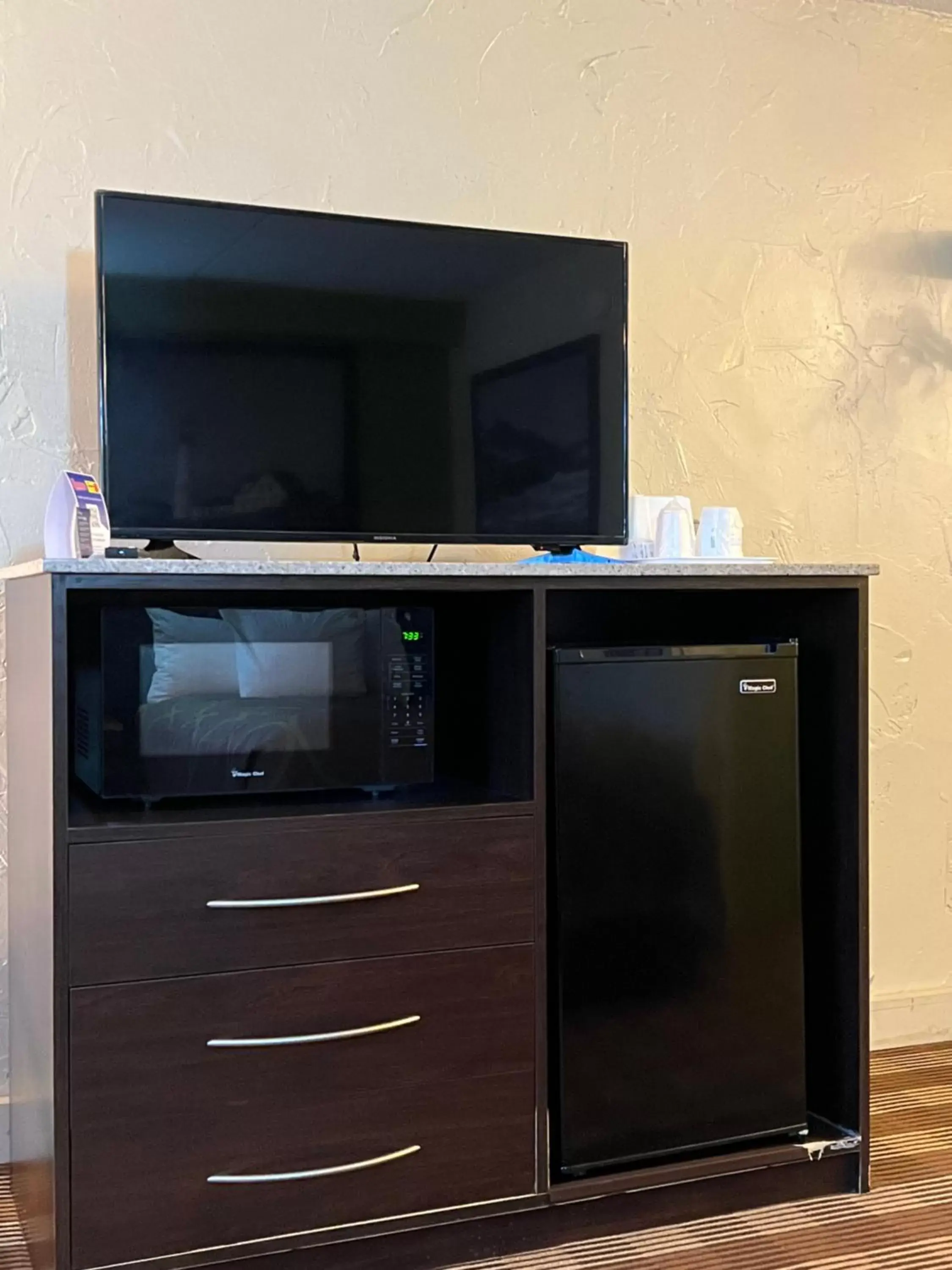 TV and multimedia, TV/Entertainment Center in Super 8 by Wyndham Bangor