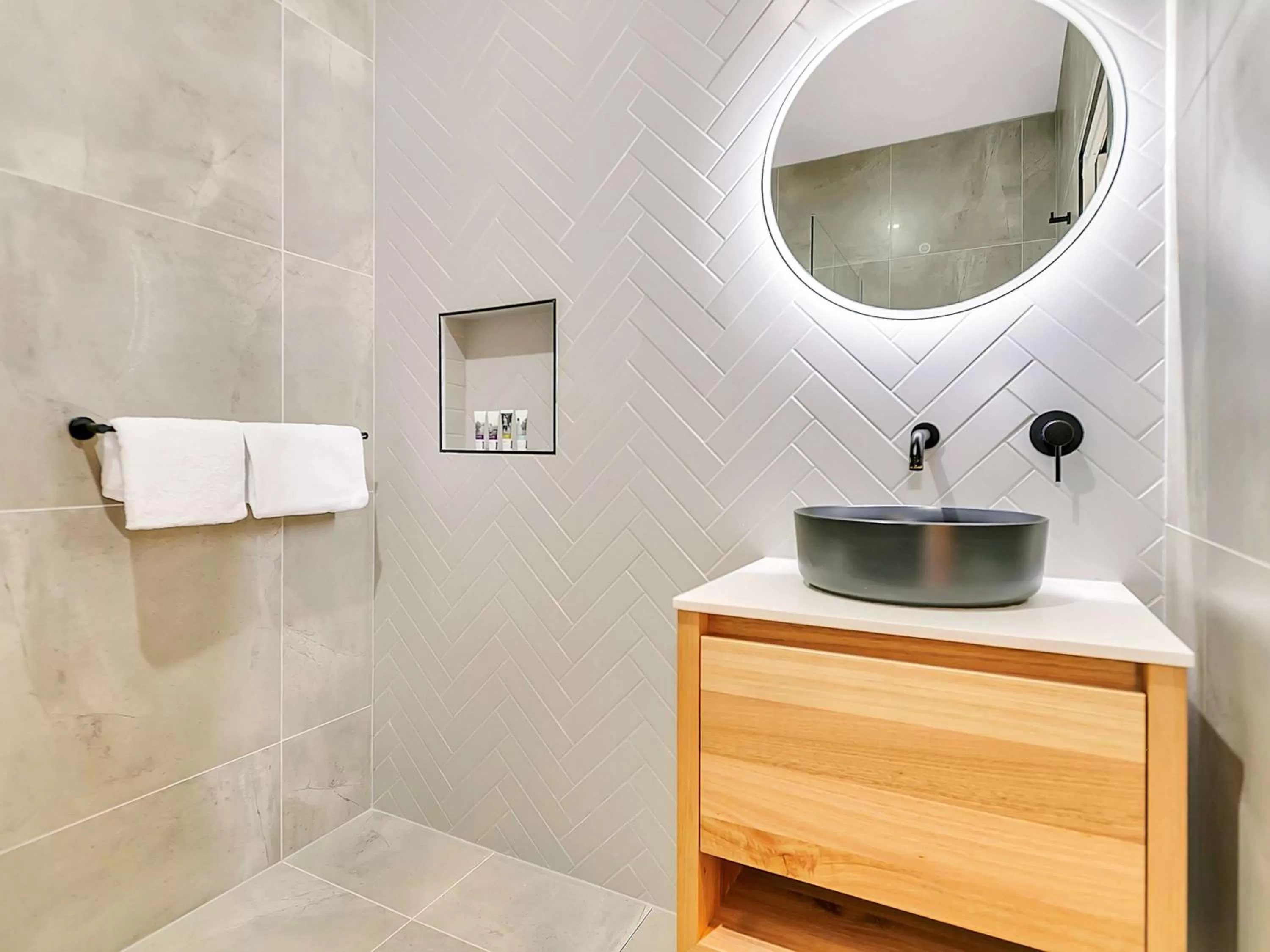 Photo of the whole room in Mercure Launceston