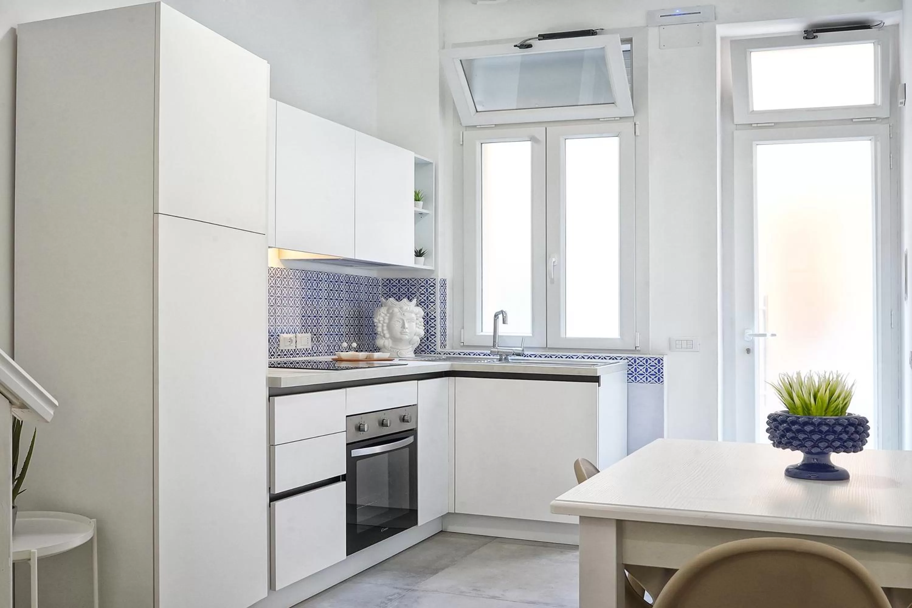 Kitchen/Kitchenette in Lo Scoglio della Formica B&B