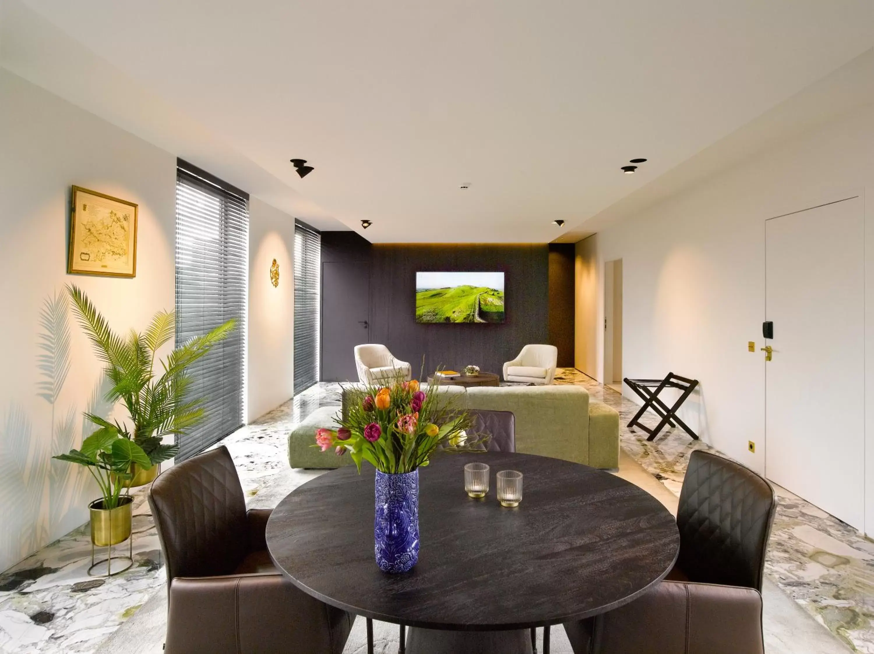 TV and multimedia, Dining Area in Hotel Damier Kortrijk