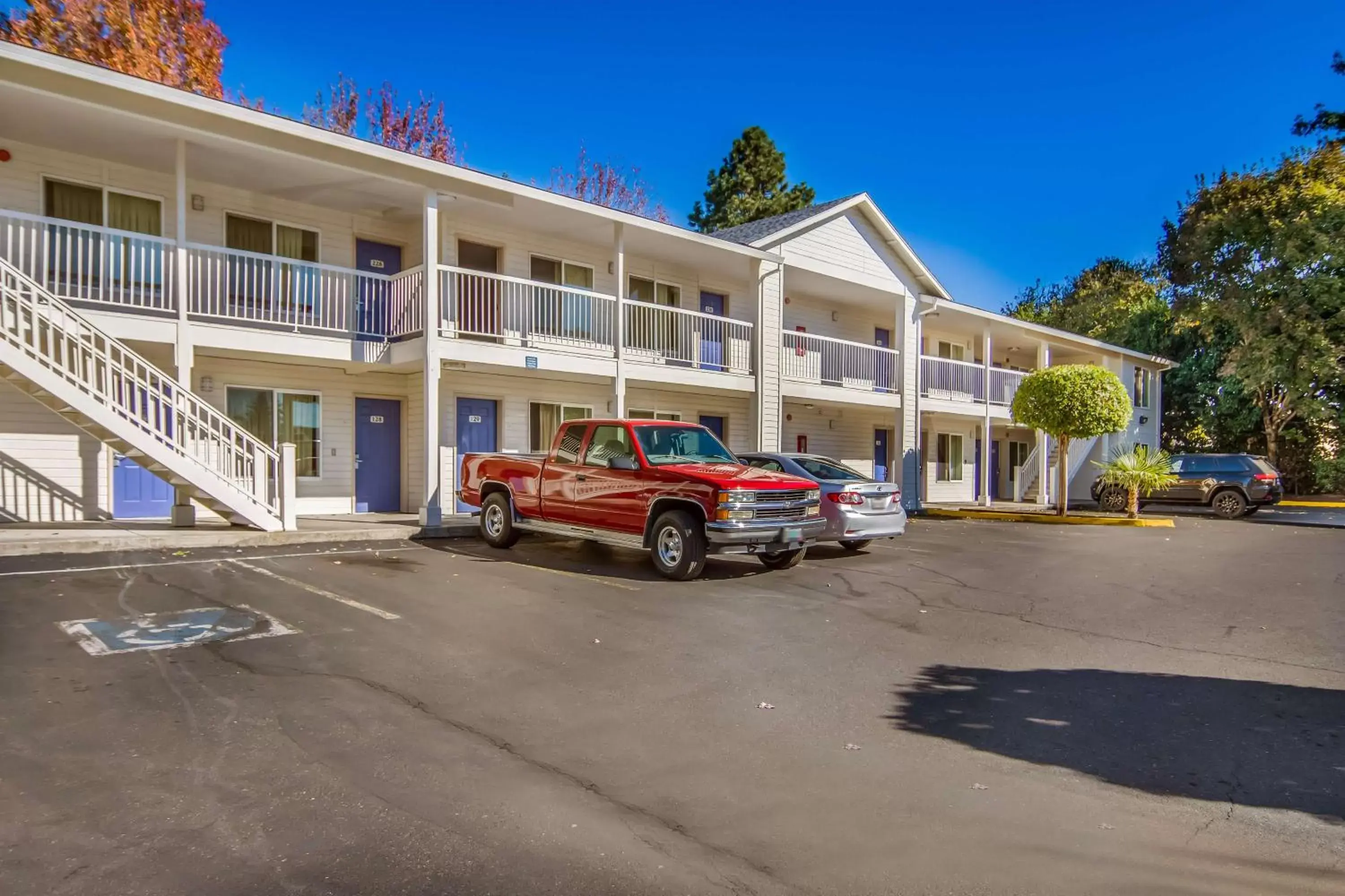 Property building in Motel 6 Portland Mall - 205