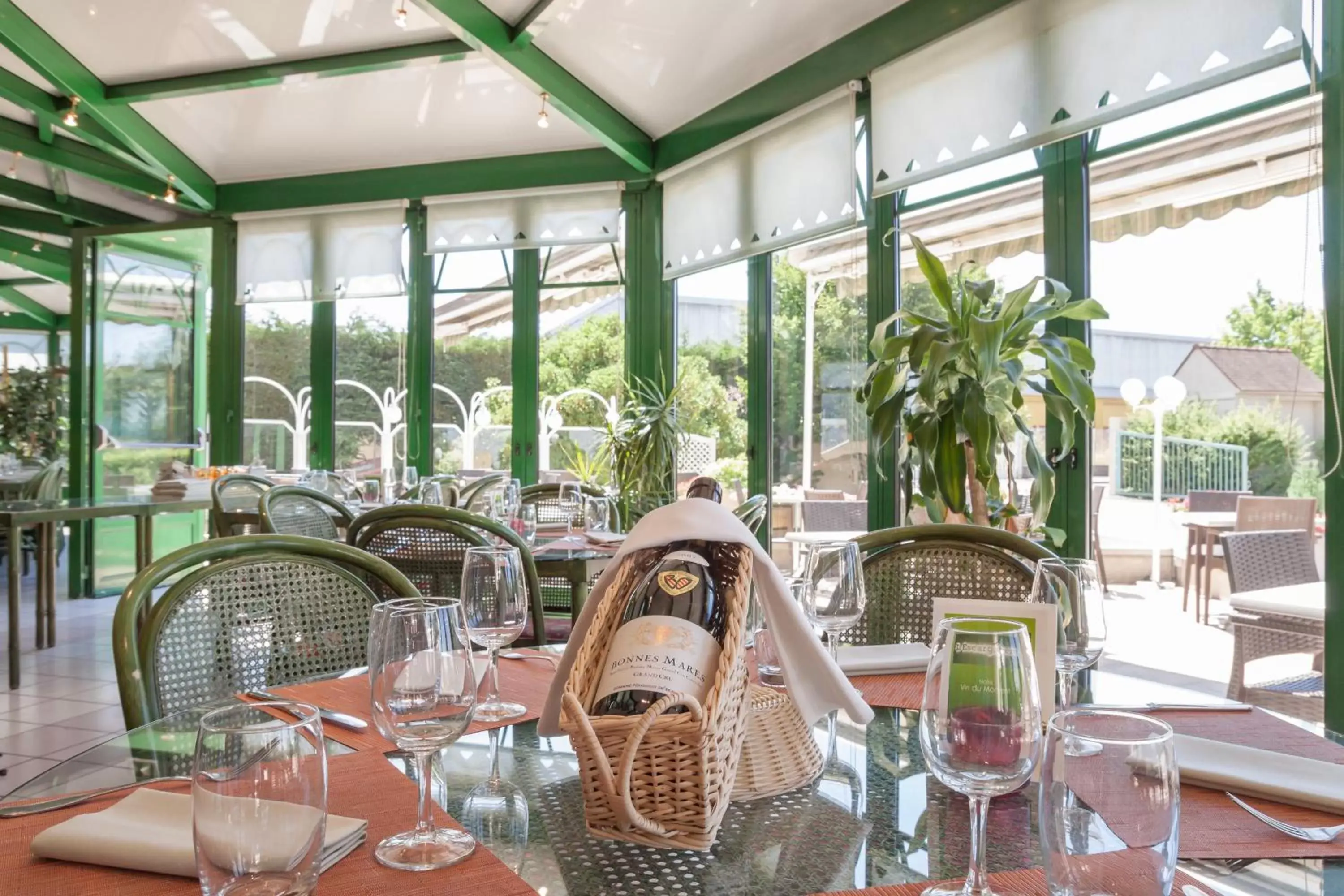 Restaurant/Places to Eat in LOGIS Hotel l'Escargotière Dijon Sud - Chenove