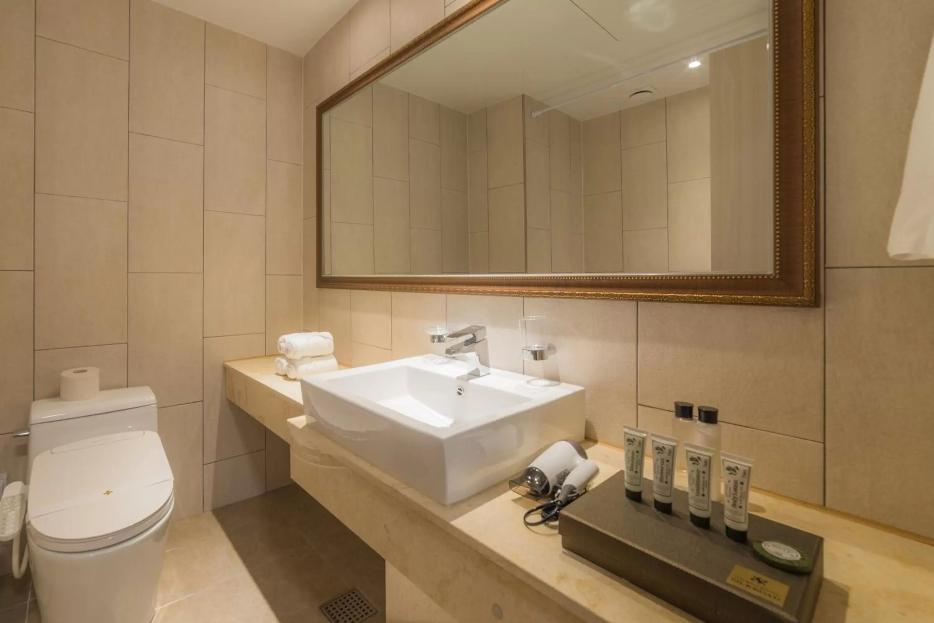 Bathroom in Reborn Suwon Silkroad Hotel