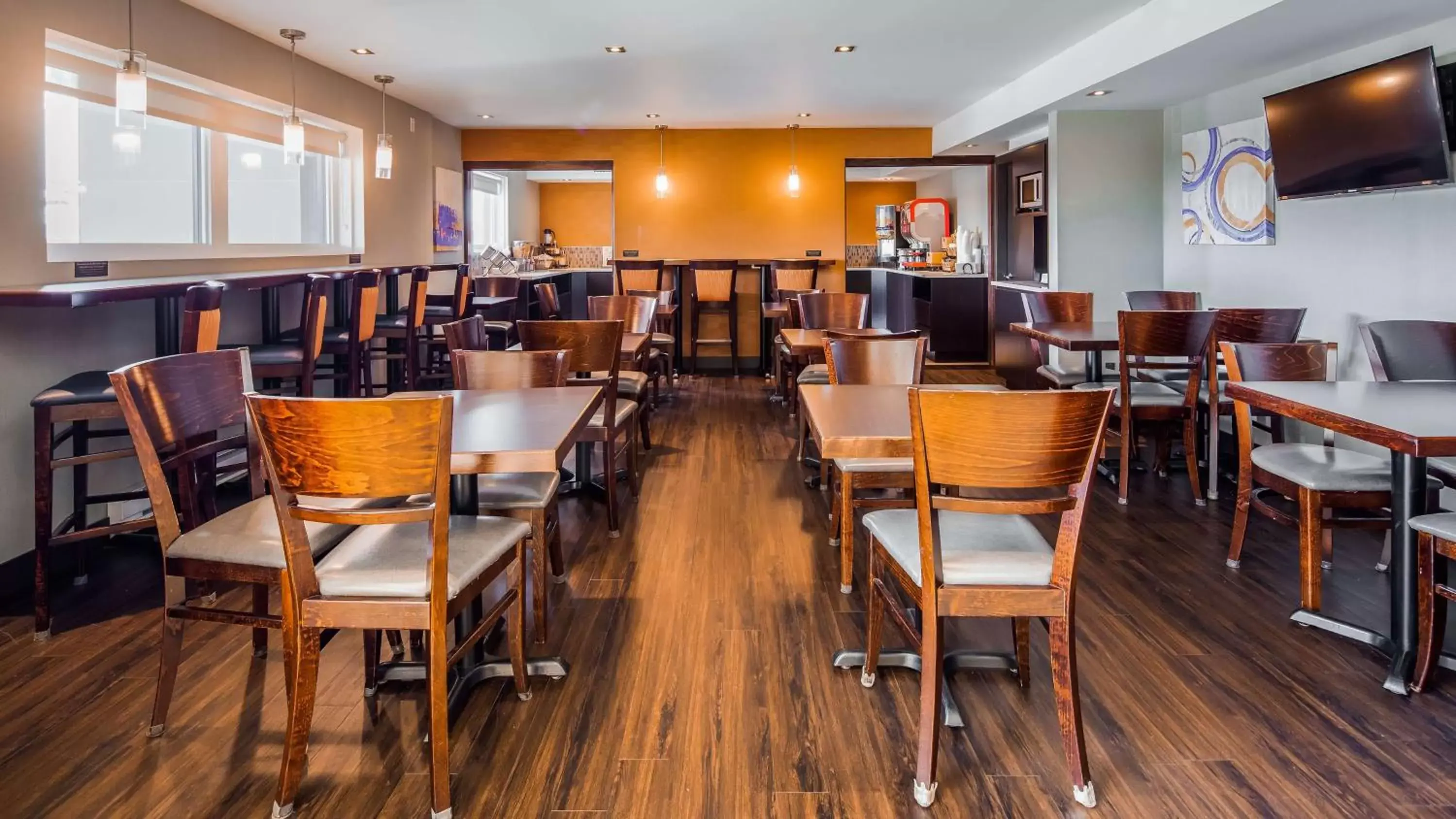 Restaurant/Places to Eat in Best Western Plus Mont-Laurier