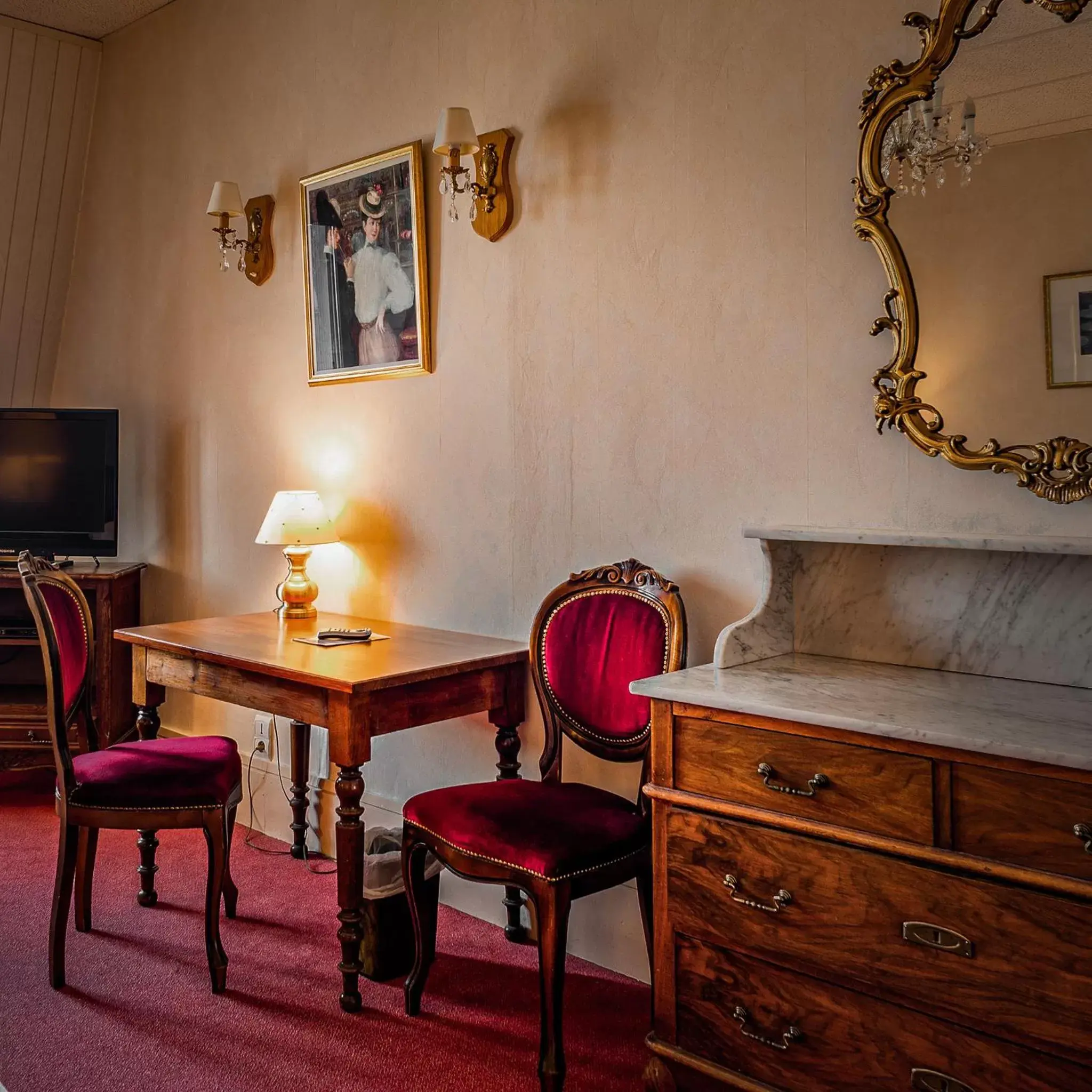 TV and multimedia, Seating Area in Hôtel Continental