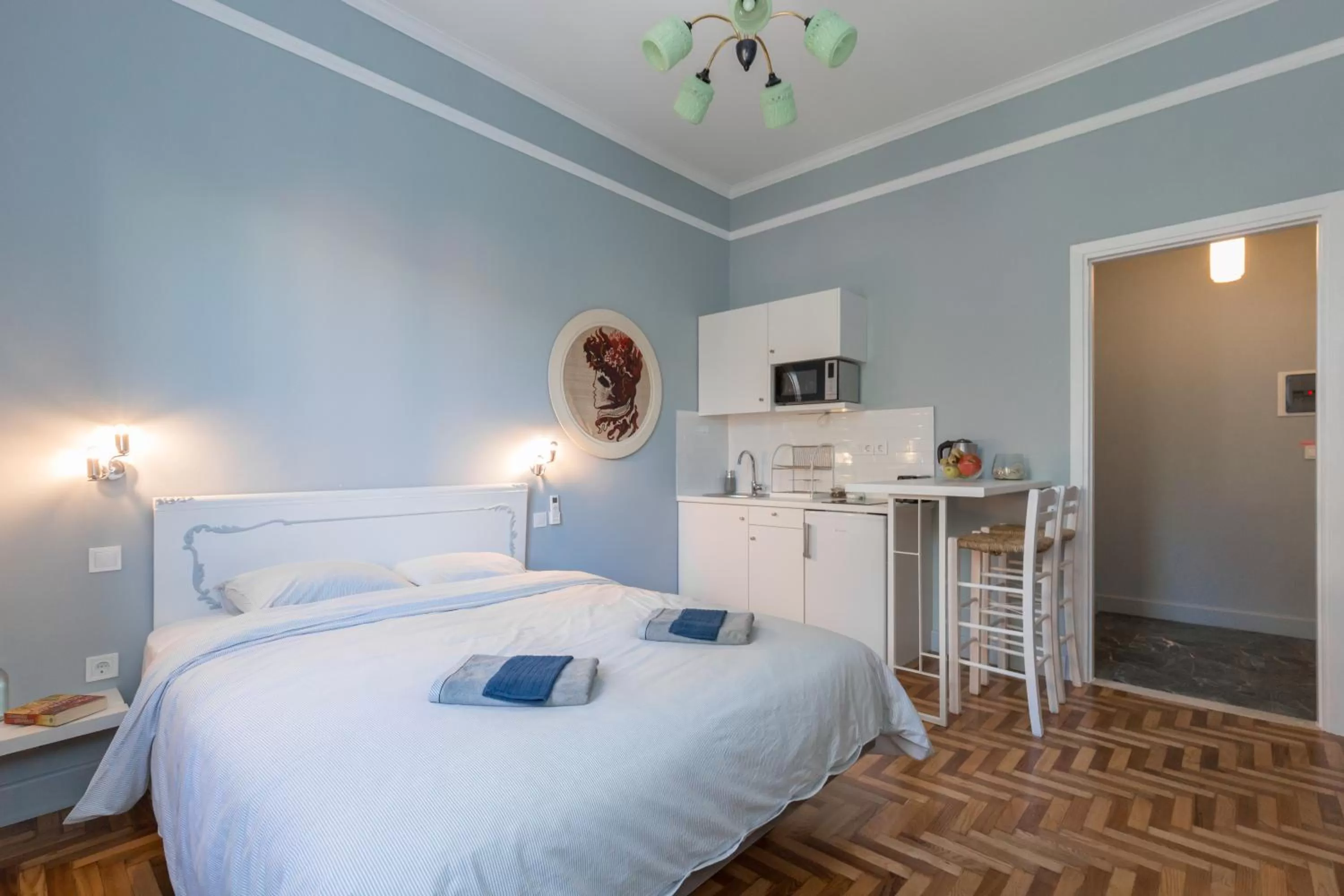 Bed in Troon of Athens Apartments