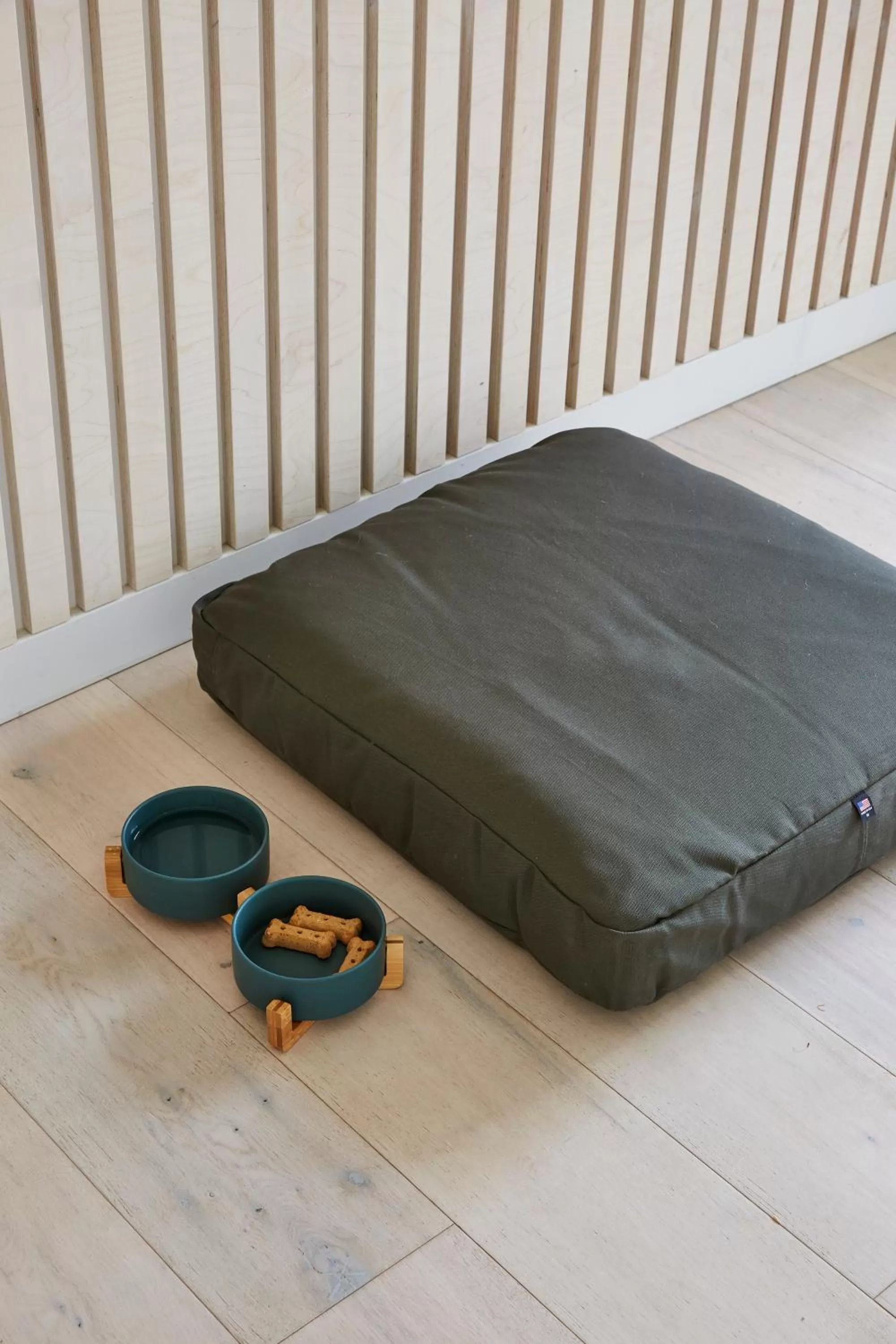 Pets, Bed in White Water