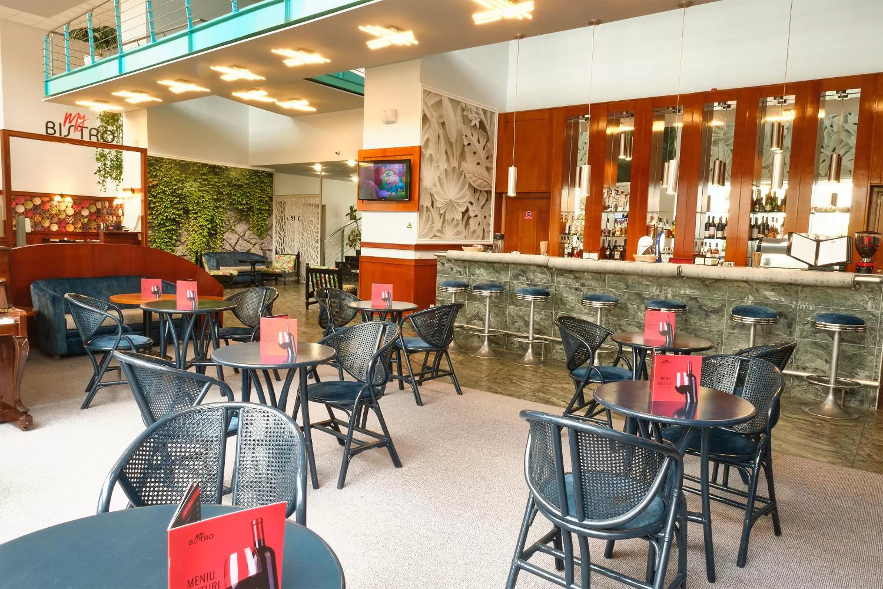 Lounge or bar in MyContinental Bucuresti Gara de Nord