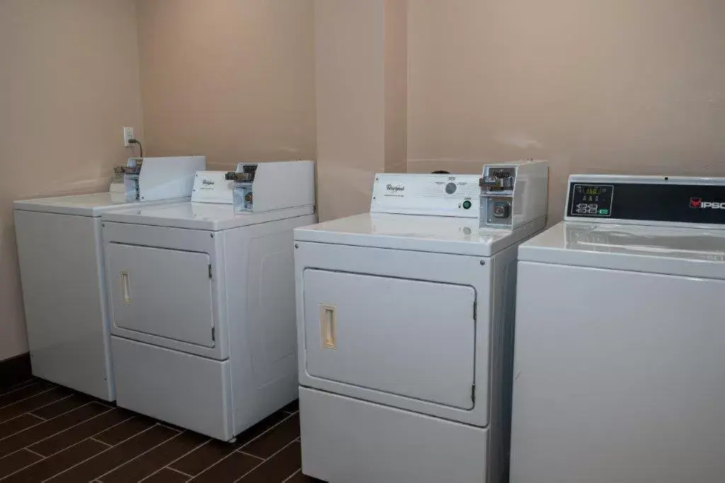 laundry, Kitchen/Kitchenette in Comfort Inn & Suites Patriots Point