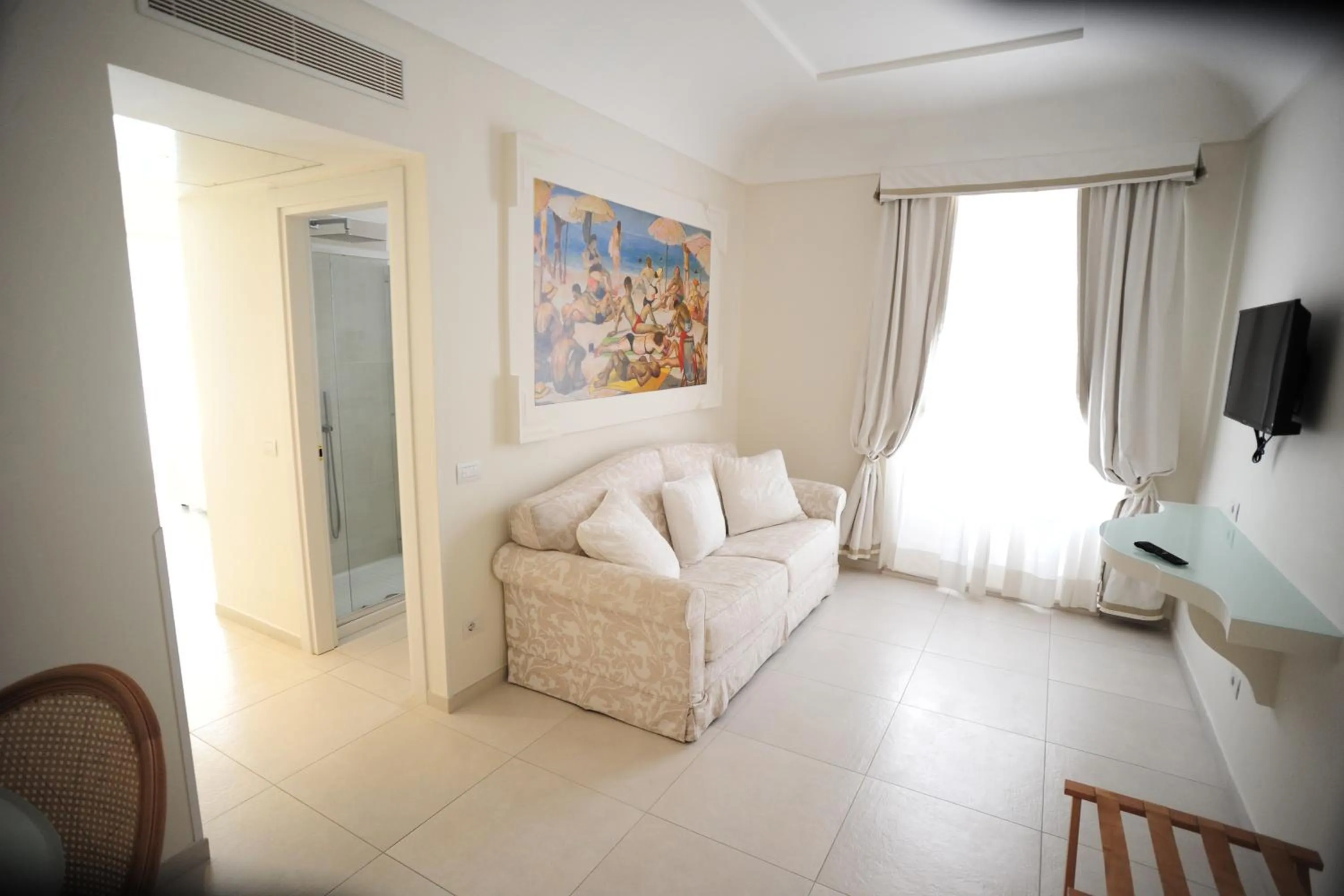 Bed in Minori Palace