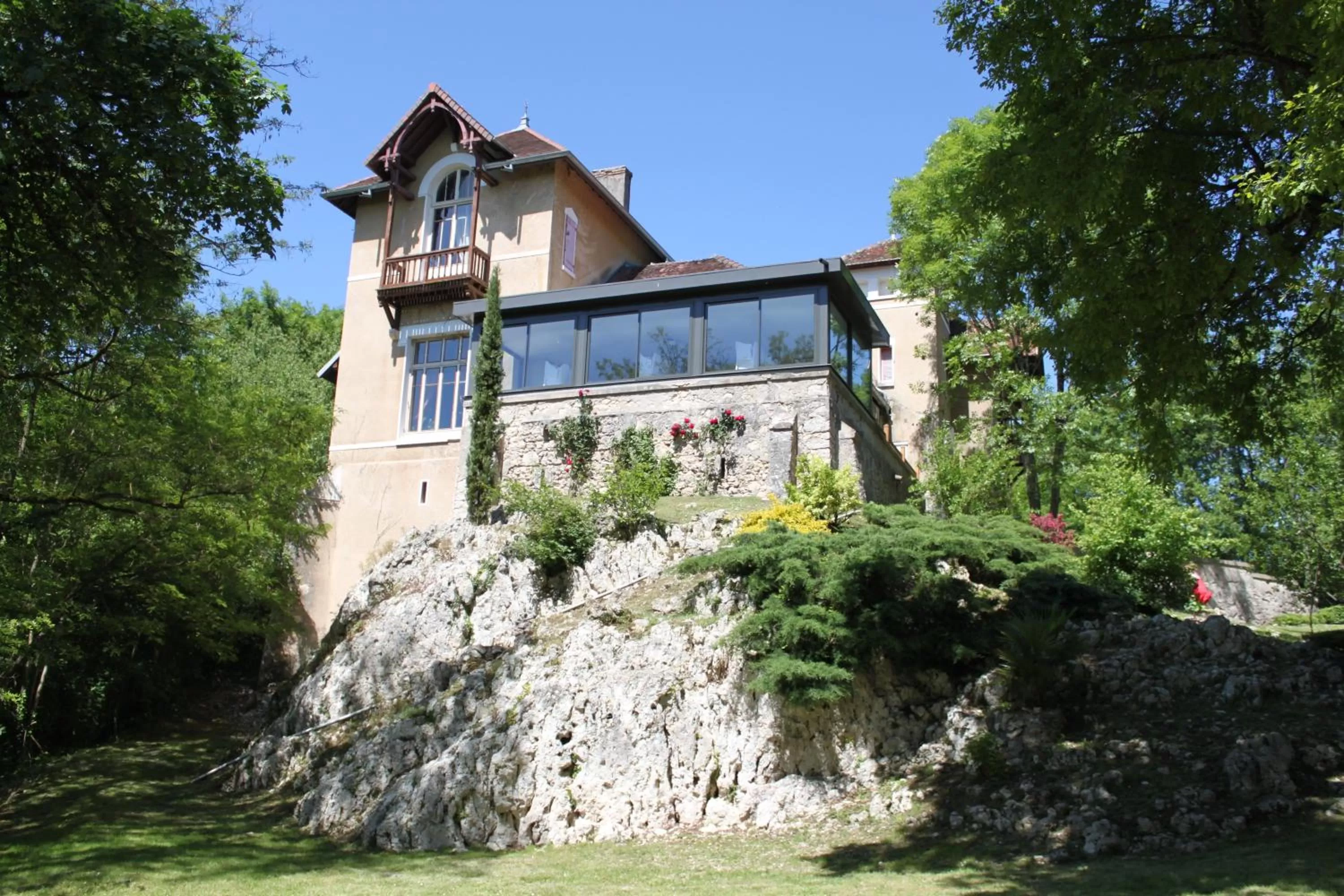 Property building in La Garenne de Morestel