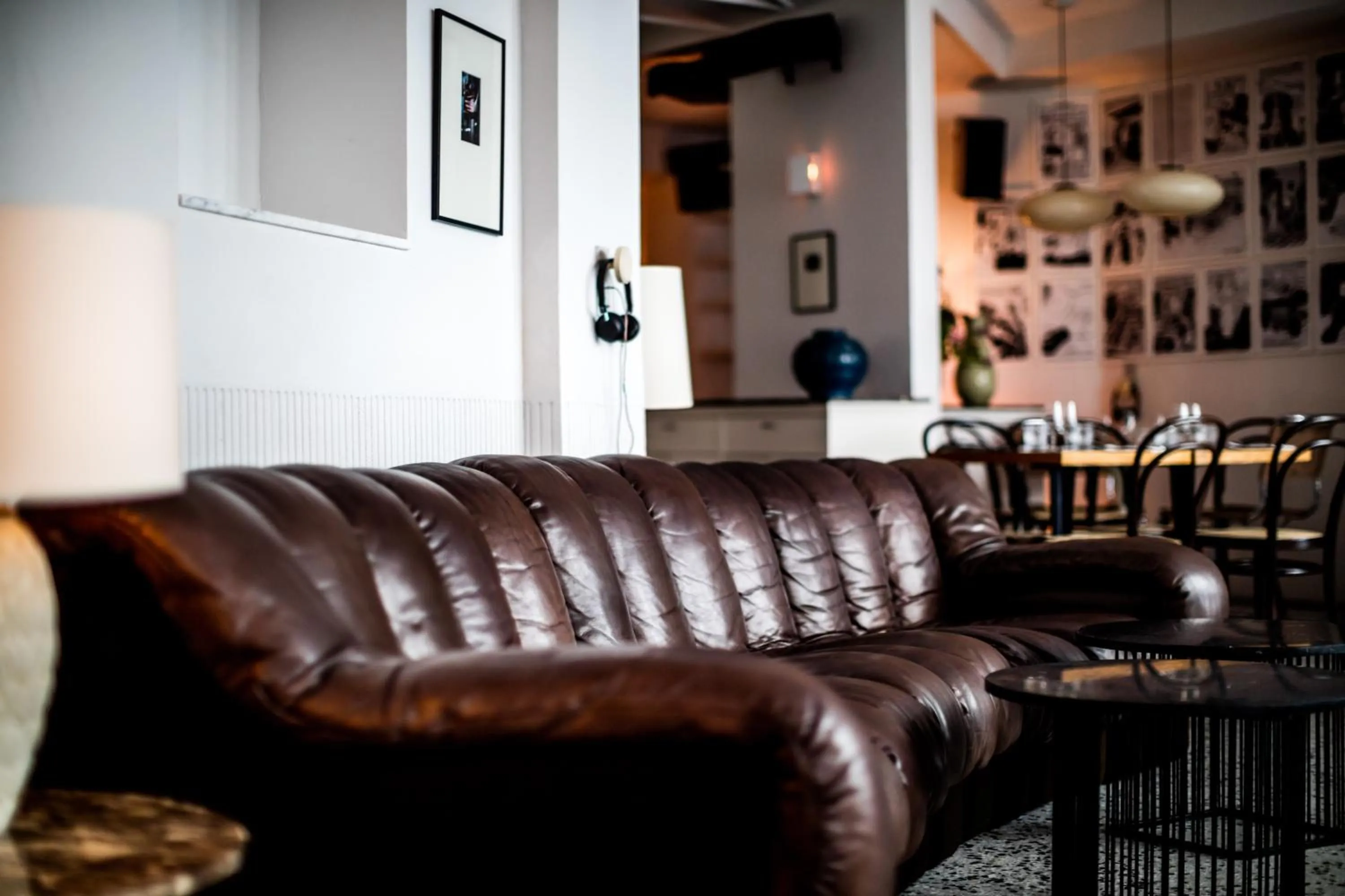 Communal lounge/ TV room in Le Pigalle, a Member of Design Hotels